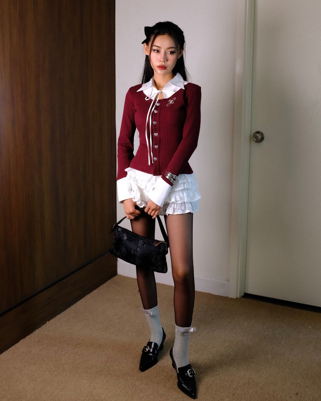 শীতকালে আঁটসাঁট পোশাক পরে আপনার পা উষ্ণ রাখুন - ছবি ২। Giữ ấm đôi chân ngày đông với quần tất- Ảnh 2.