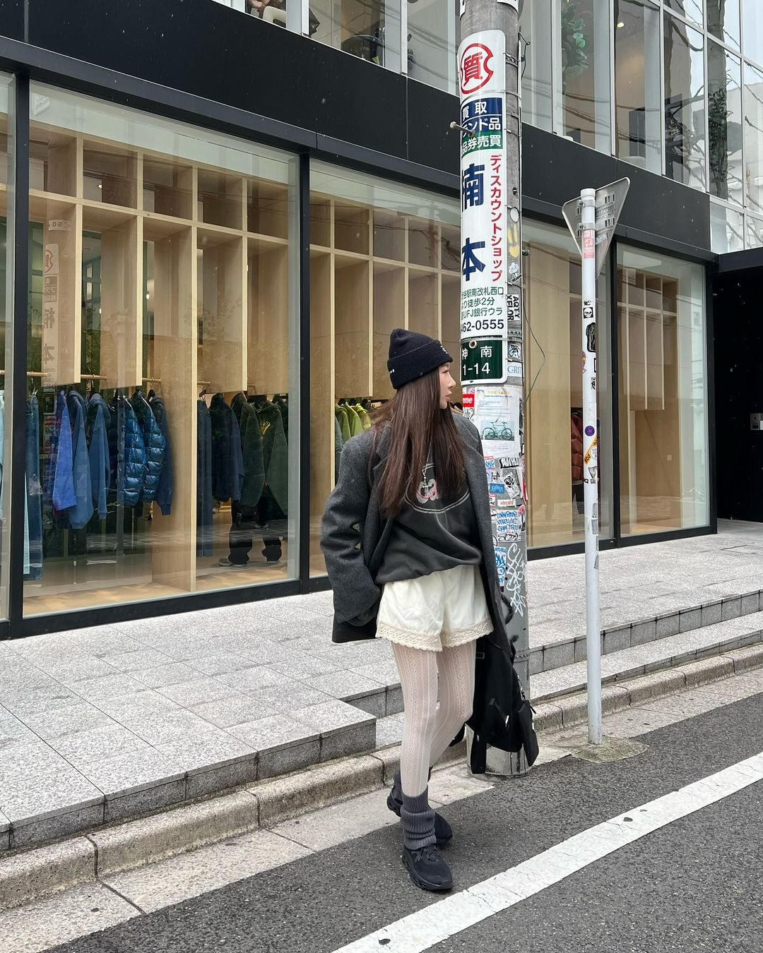 শীতকালে আঁটসাঁট পোশাক পরে আপনার পা উষ্ণ রাখুন - ছবি ৮। Giữ ấm đôi chân ngày đông với quần tất- Ảnh 8.