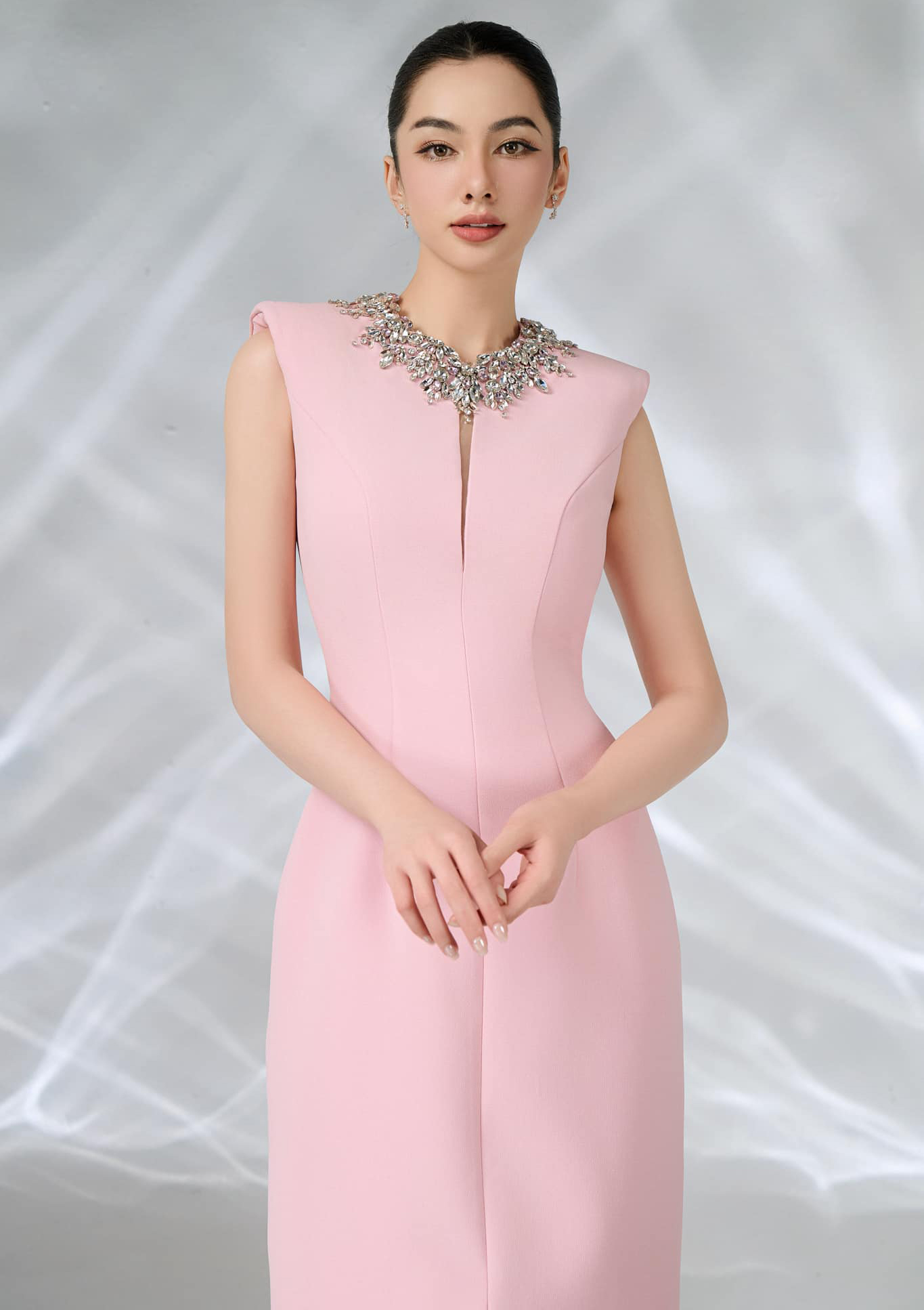 Αυτό είναι το πιο πολυτελές και κομψό φόρεμα για πάρτι - Φωτογραφία 2. Kiểu đầm dự tiệc sang trọng và quý phái bậc nhất là đây- Ảnh 2.