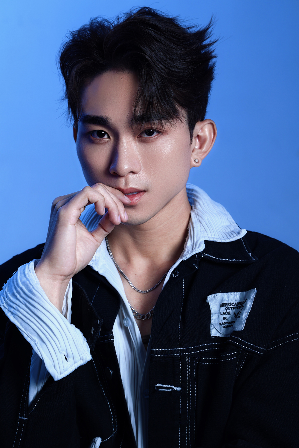 Ca sĩ Ran chính thức debut với MV 'Anh đau mặc anh'