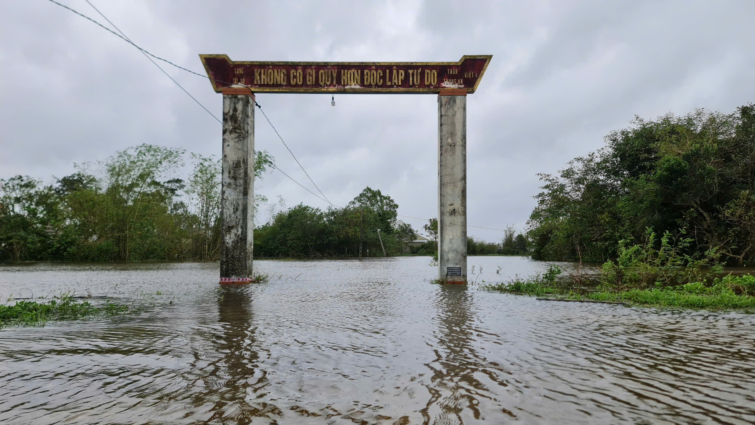 Thừa Thiên - Huế: Lũ tràn về vùng ven, nhiều nơi mênh mông nước- Ảnh 3.