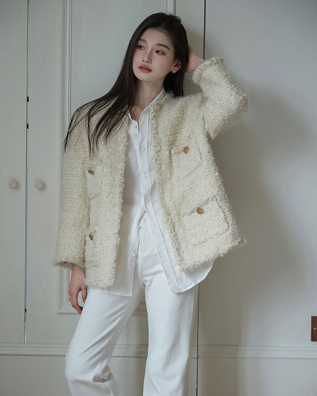Pernyataan gaya dengan pakaian wol - Foto 2. Bản tuyên ngôn đầy phong cách với trang phục vải tweed- Ảnh 2.