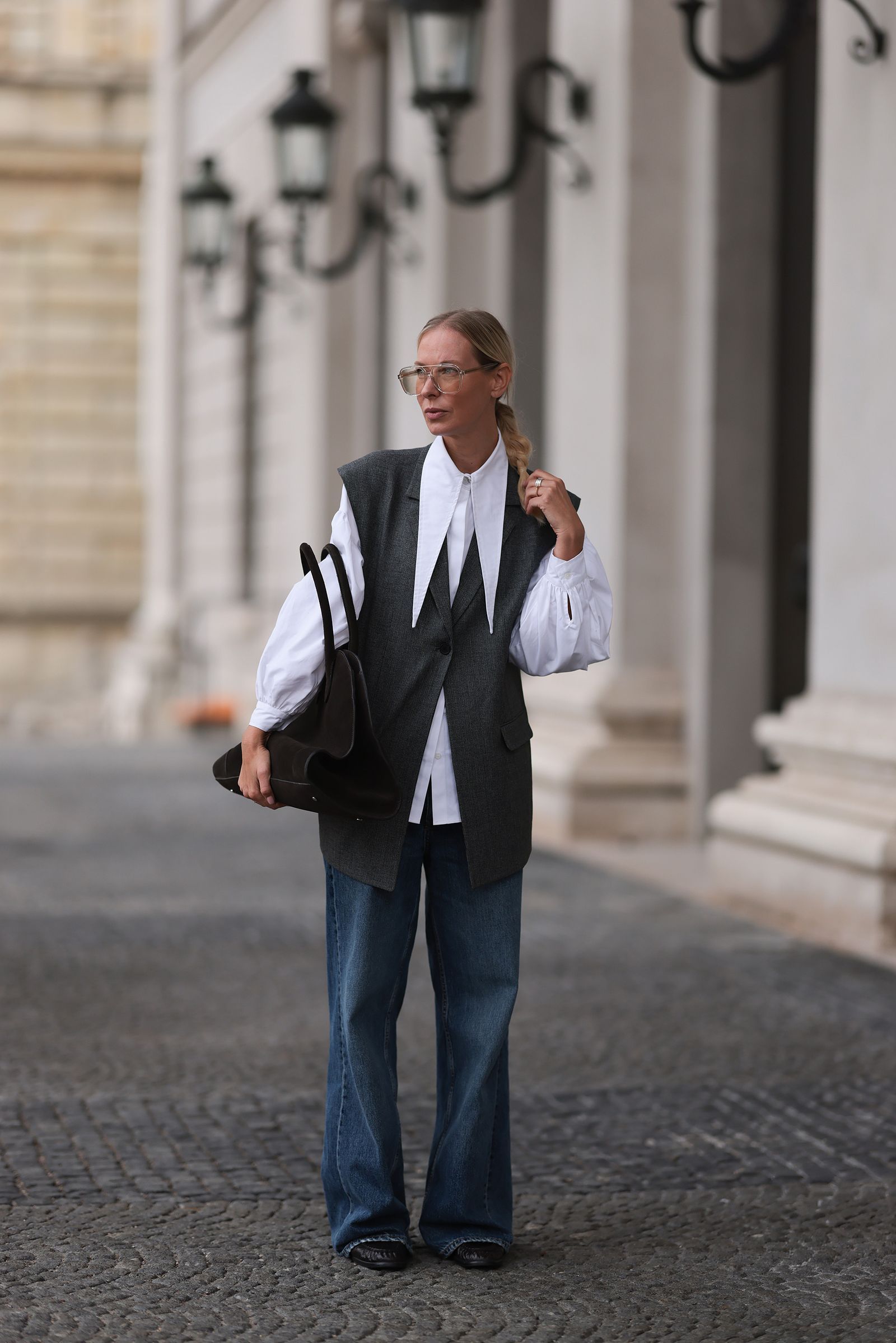 «Kvinnelig administrerende direktør» bruker dressvest og vide bukser på jobb og på gaten – Bilde 8. 'Nữ tổng tài' mặc suit vest và quần ống rộng tới công sở, dạo phố- Ảnh 8.