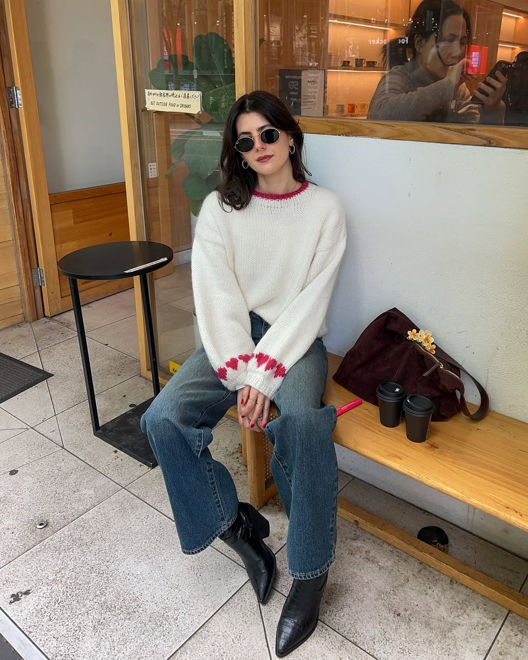 Svetry, kardigany a jak sladit outfity podle trendů chladného období - Foto 2. Áo len, cardigan và cách phối đồ chuẩn xu hướng mùa lạnh- Ảnh 2.