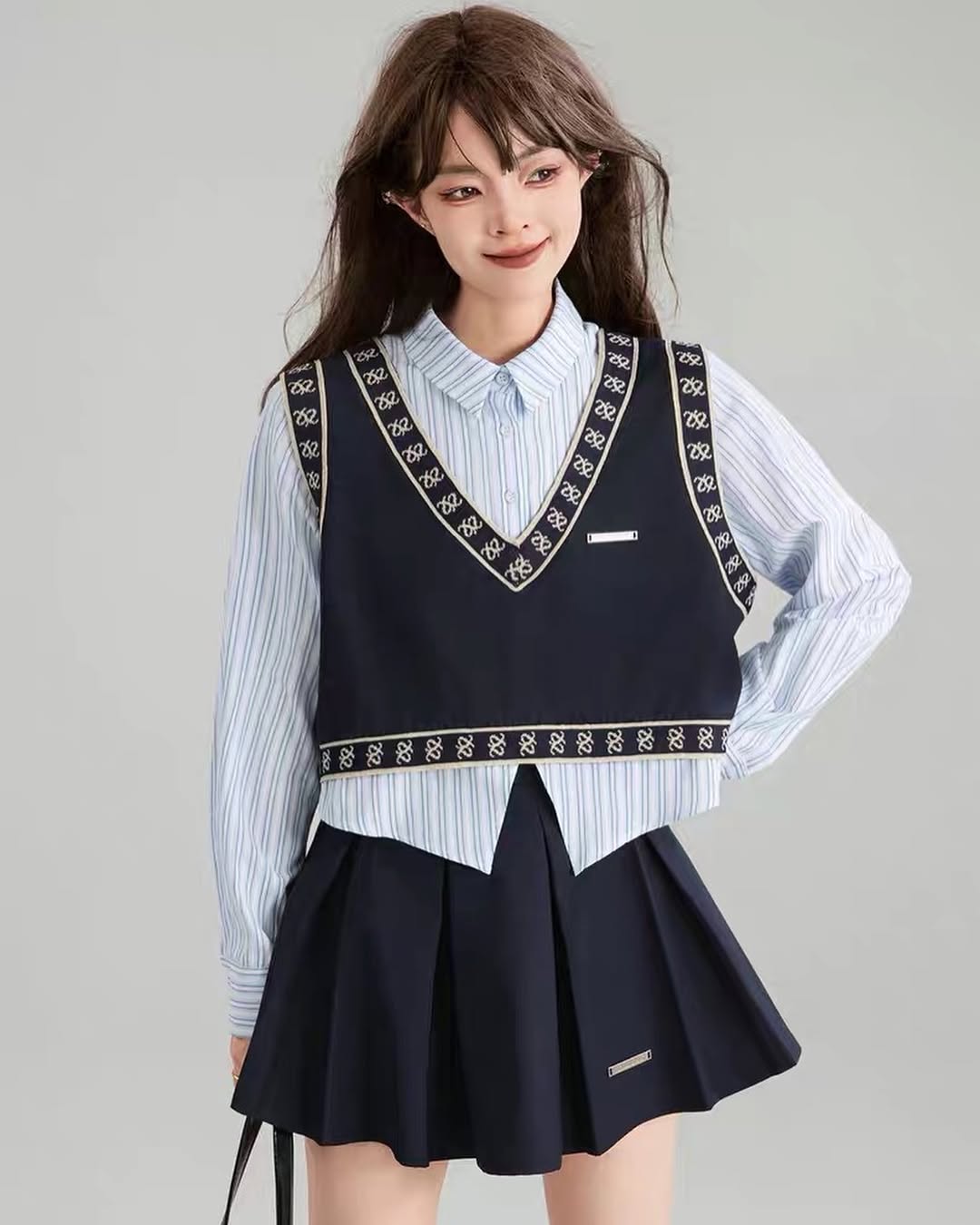 « Équilibrer » tous les styles, du sportif à l'élégant, avec un gilet - Photo 9. 'Cân' mọi phong cách, từ năng động đến thanh lịch với áo gile- Ảnh 9.