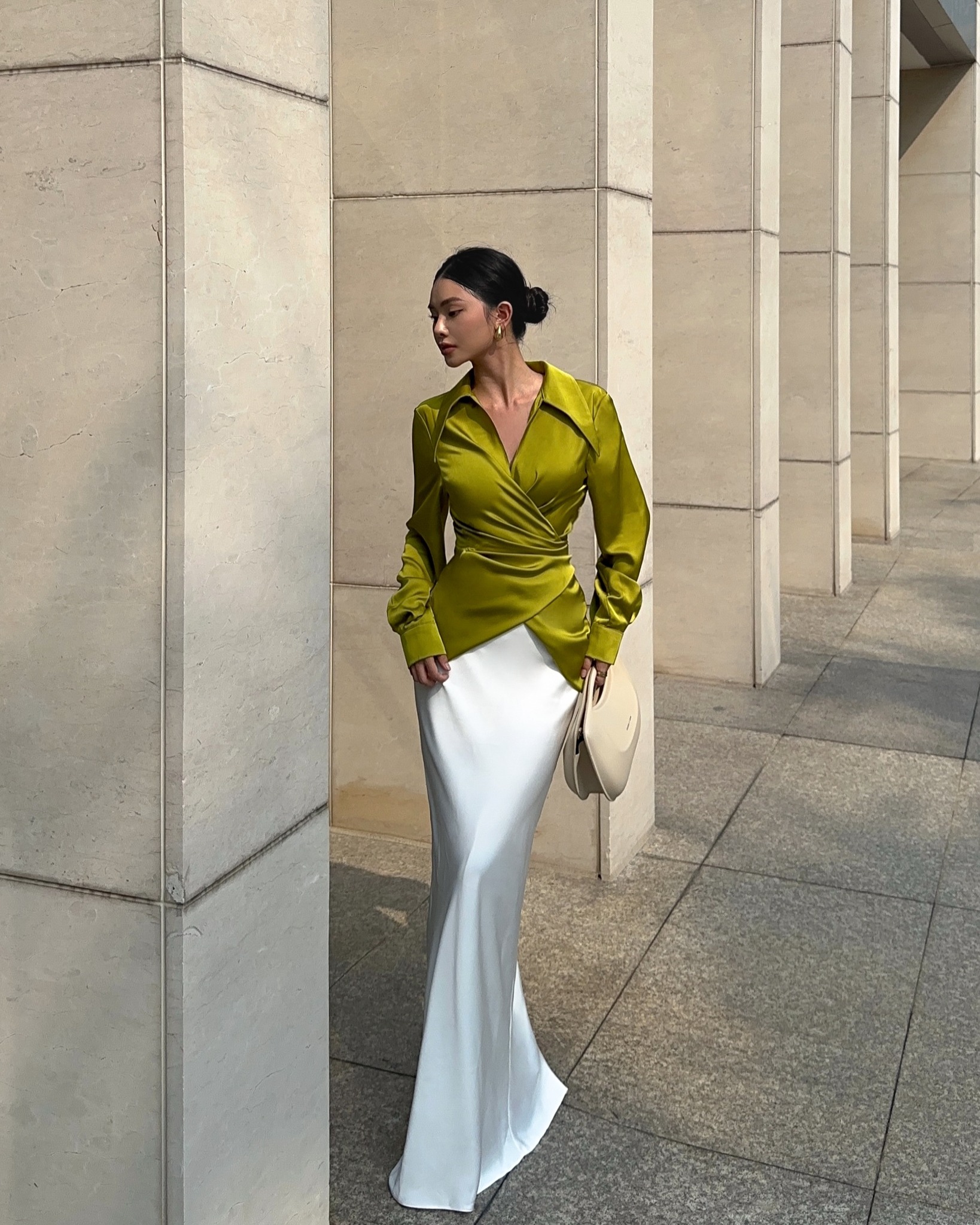 ស្ទីលរុំព័ទ្ធ រចនាប័ទ្មតិចតួចបំផុតសម្រាប់រដូវរងារ - រូបថត 1 ។ Áo vạt chéo, quấn cách điệu, phong cách tối giản cho mùa đông- Ảnh 1.