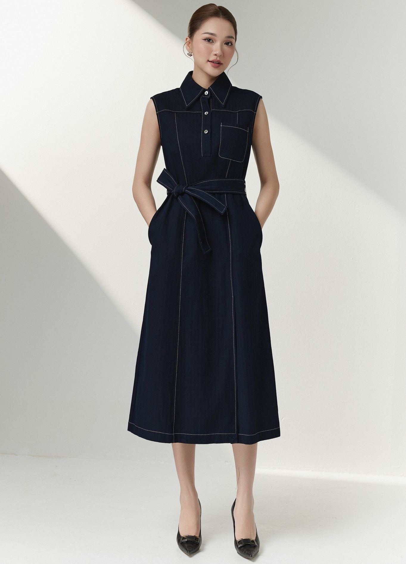 Bền bỉ, thời thượng và phá cách là những thế mạnh của chất liệu denim- Ảnh 5. Bền bỉ, thời thượng và phá cách là những thế mạnh của chất liệu denim- Ảnh 5.