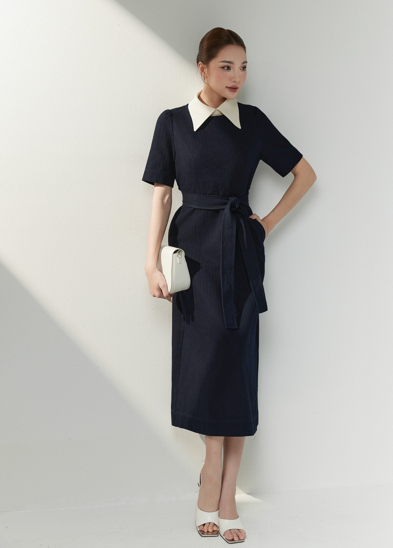 Bền bỉ, thời thượng và phá cách là những thế mạnh của chất liệu denim- Ảnh 7. Bền bỉ, thời thượng và phá cách là những thế mạnh của chất liệu denim- Ảnh 7.