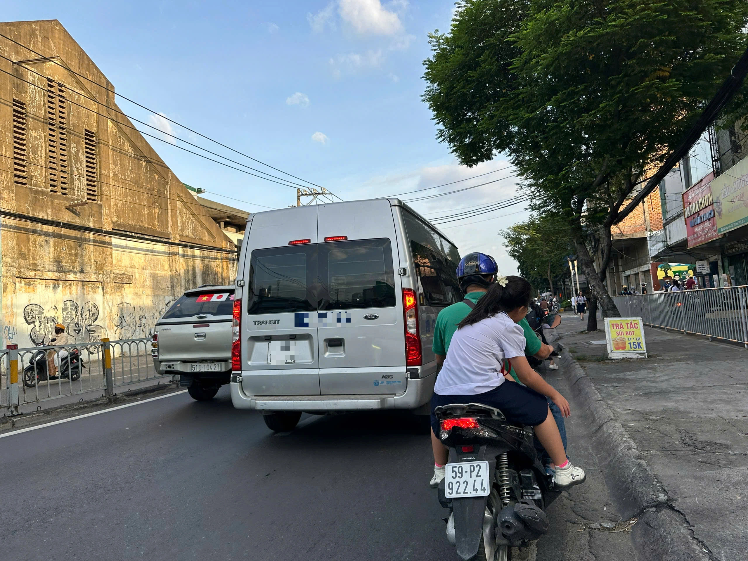 Hiện tượng ô tô chạy 2-3 hàng ở TP.HCM: Còn đâu cảnh 1 hàng dài xe hơi nối đuôi?- Ảnh 6.