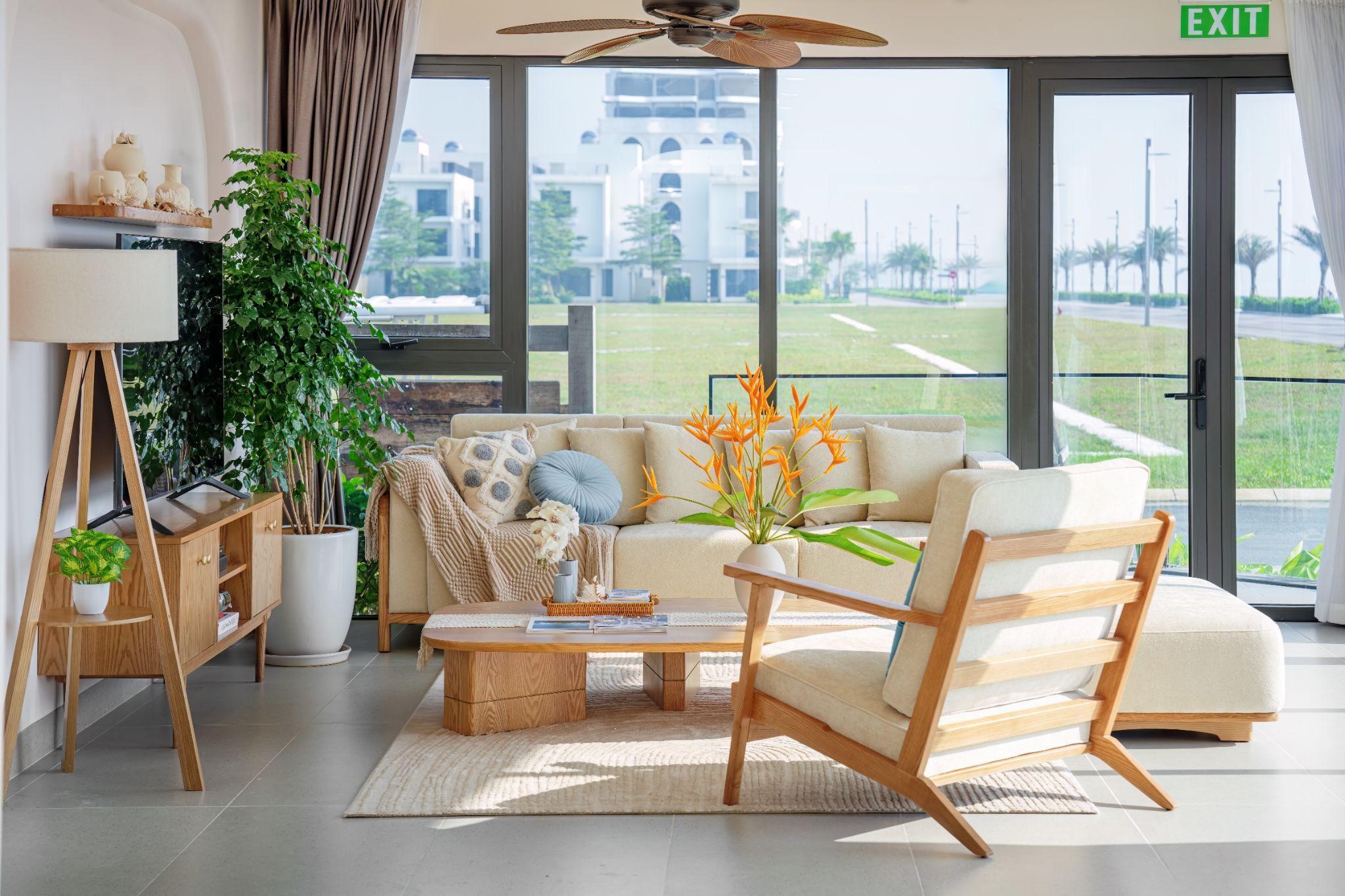 Trải nghiệm nghỉ dưỡng an yên tại chuỗi biệt thự biển Vlasta - Sầm Sơn- Ảnh 2. Phòng khách biệt thự biển Vlasta - Sầm Sơn được hoàn thiện năm 2024