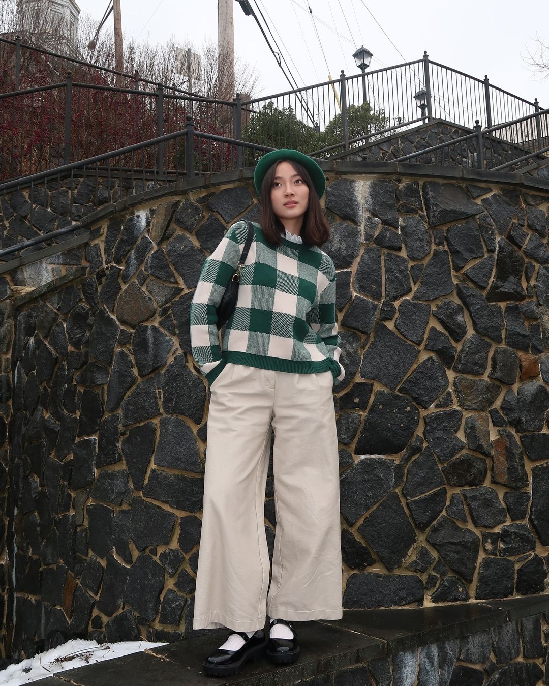 Awaken classic style with plaid pattern - Photo 6. Đánh thức phong cách cổ điển với họa tiết caro- Ảnh 6.