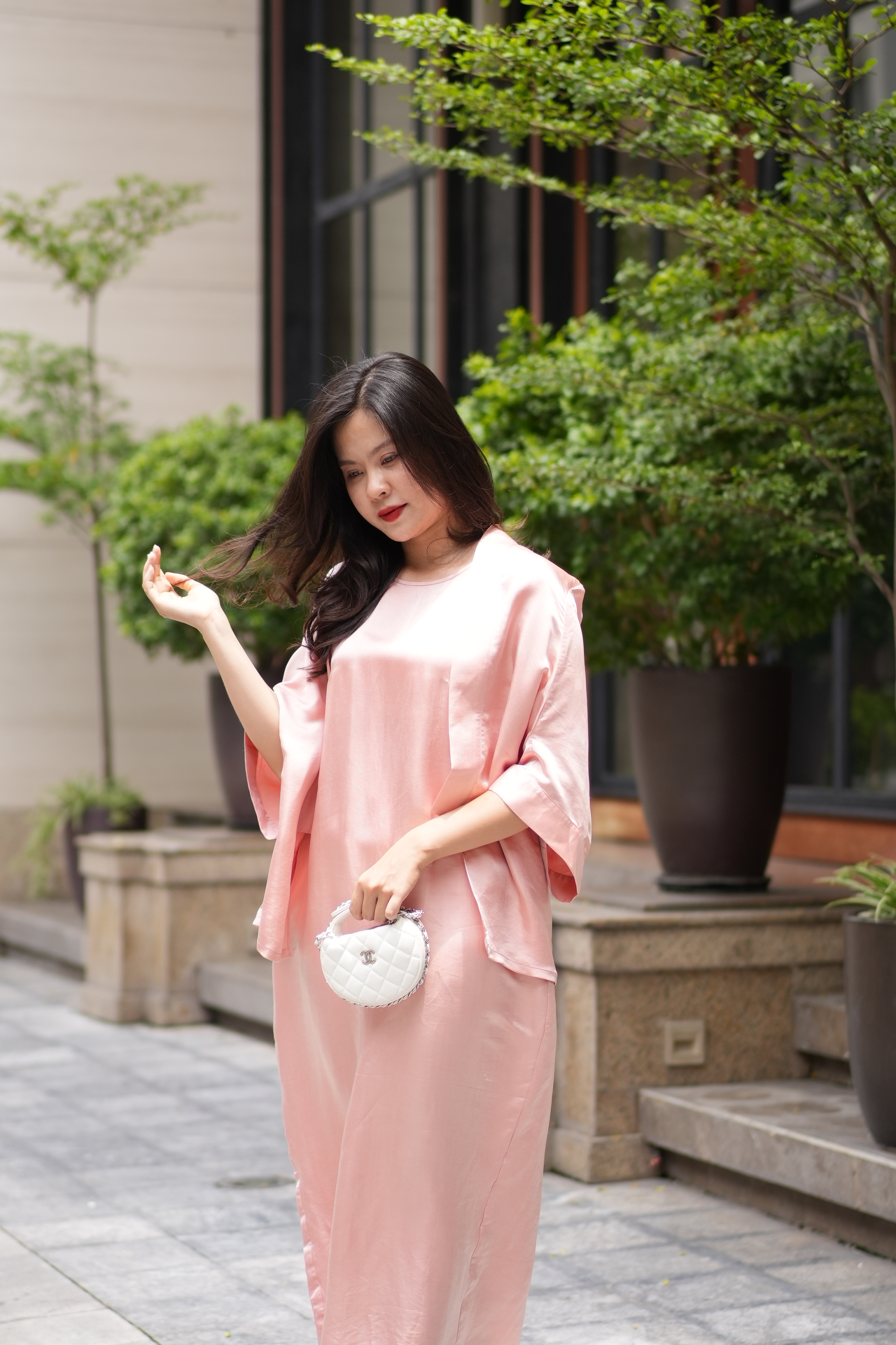 Segredo para combinar o look de escritório com a roupa de festa de fim de ano - Foto 6. Bí quyết phối đồ công sở thành trang phục dự tiệc cuối năm- Ảnh 6.