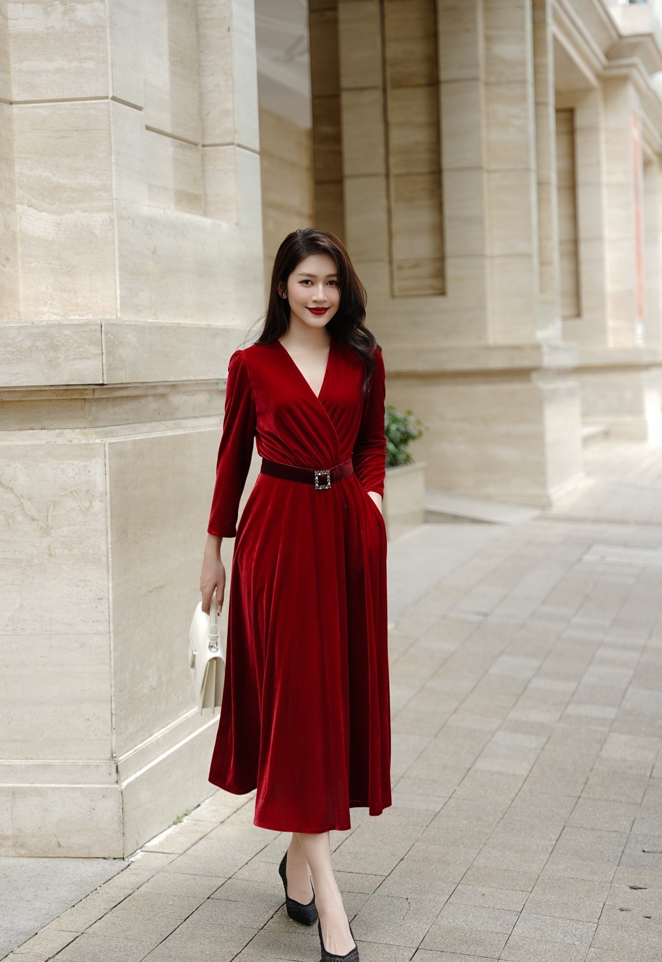 ពណ៌ក្រហមគឺជាពណ៌នៃភាពទាក់ទាញ និងថាមពល - រូបថត ៦. Sắc đỏ là gam màu của sự quyến rũ và quyền lực- Ảnh 6.