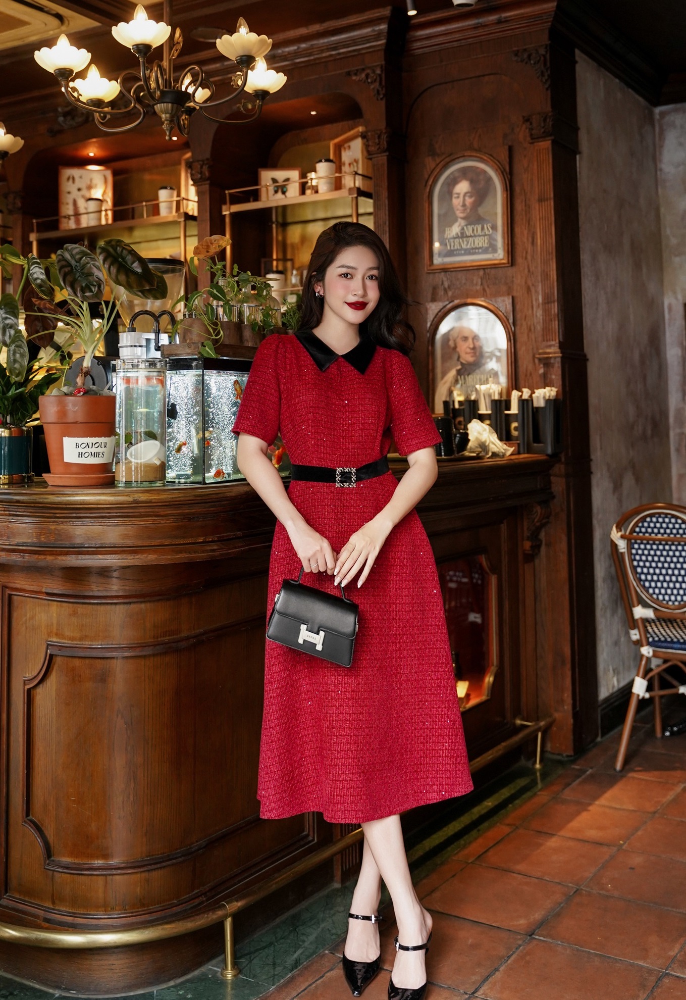 ពណ៌ក្រហមគឺជាពណ៌នៃភាពទាក់ទាញ និងថាមពល - រូបថត ៨. Sắc đỏ là gam màu của sự quyến rũ và quyền lực- Ảnh 8.