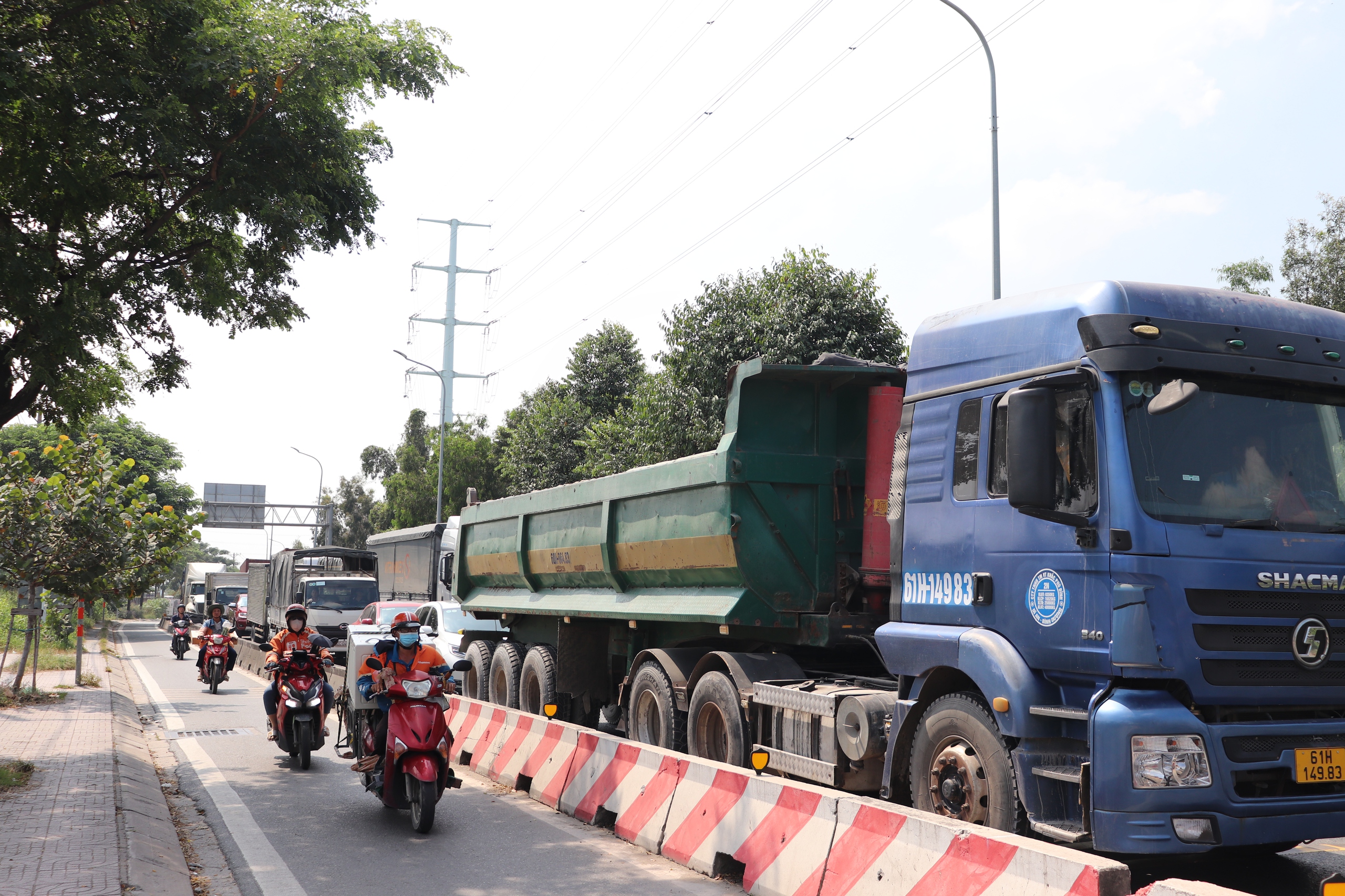 Cải tạo vòng xoay Phú Hữu, người dân an tâm nhưng vẫn lo ‘kẹt xe’- Ảnh 2.