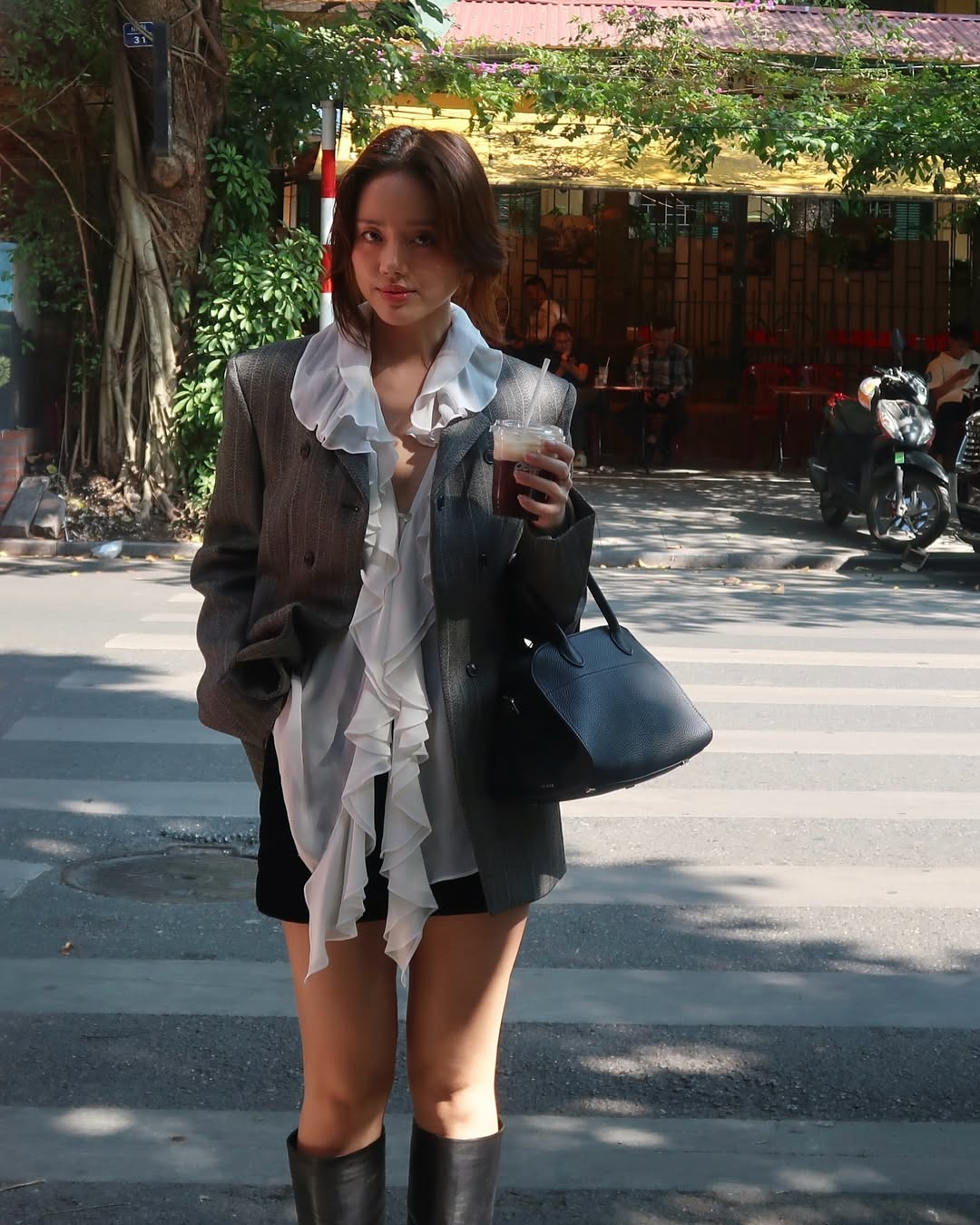 សម្លៀកបំពាក់ការិយាល័យឆើតឆាយក្នុងរចនាប័ទ្មនារីទាន់សម័យ - រូបថត 5 ។ Phối đồ công sở sang trọng theo phong cách Cô Em Trendy- Ảnh 5.