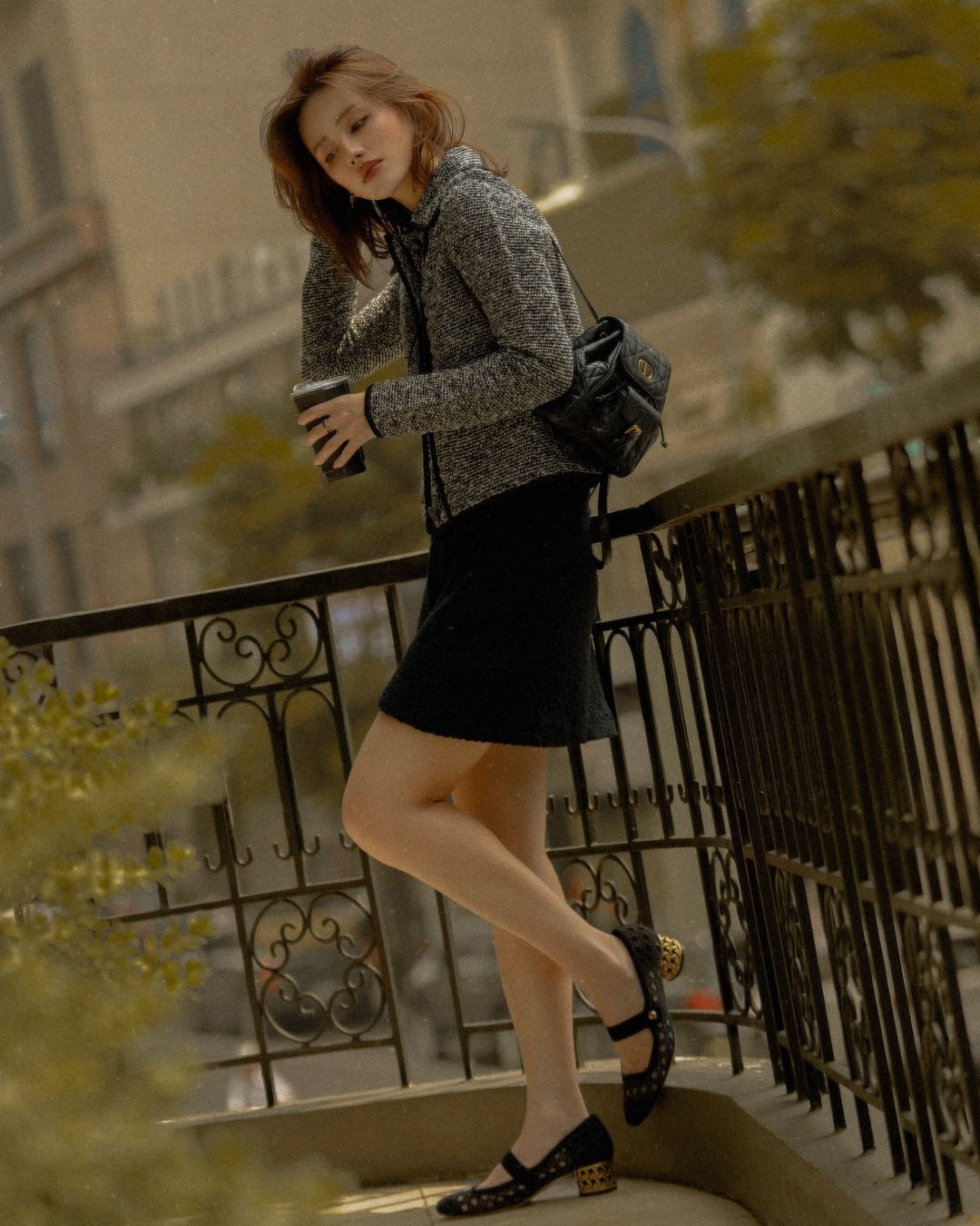 សម្លៀកបំពាក់ការិយាល័យឆើតឆាយក្នុងរចនាប័ទ្មនារីទាន់សម័យ - រូបថត 1 ។ Phối đồ công sở sang trọng theo phong cách Cô Em Trendy- Ảnh 1.