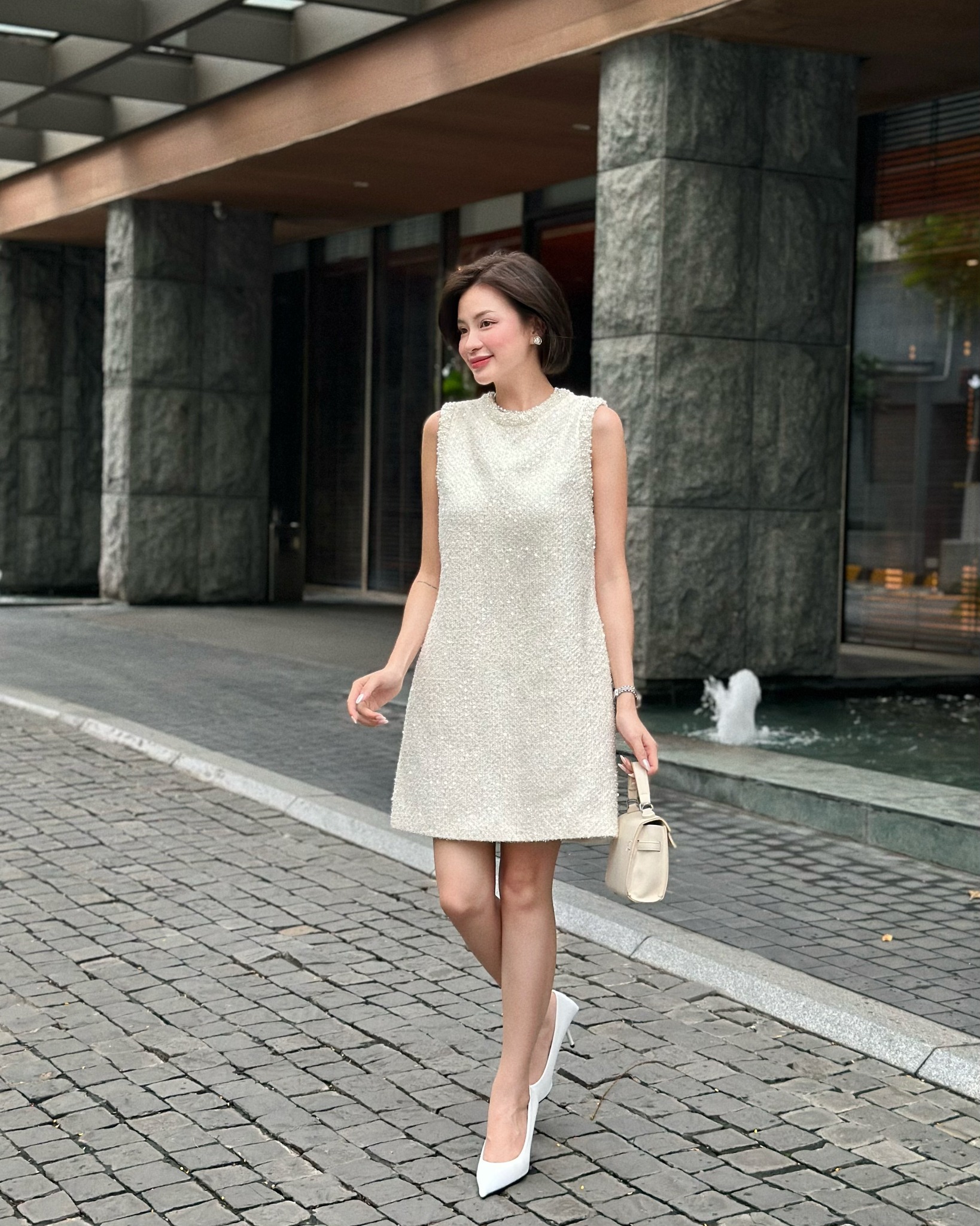 Khám phá sự thanh lịch từ váy suông phom chữ A- Ảnh 2. Khám phá sự thanh lịch từ váy suông phom chữ A- Ảnh 2.