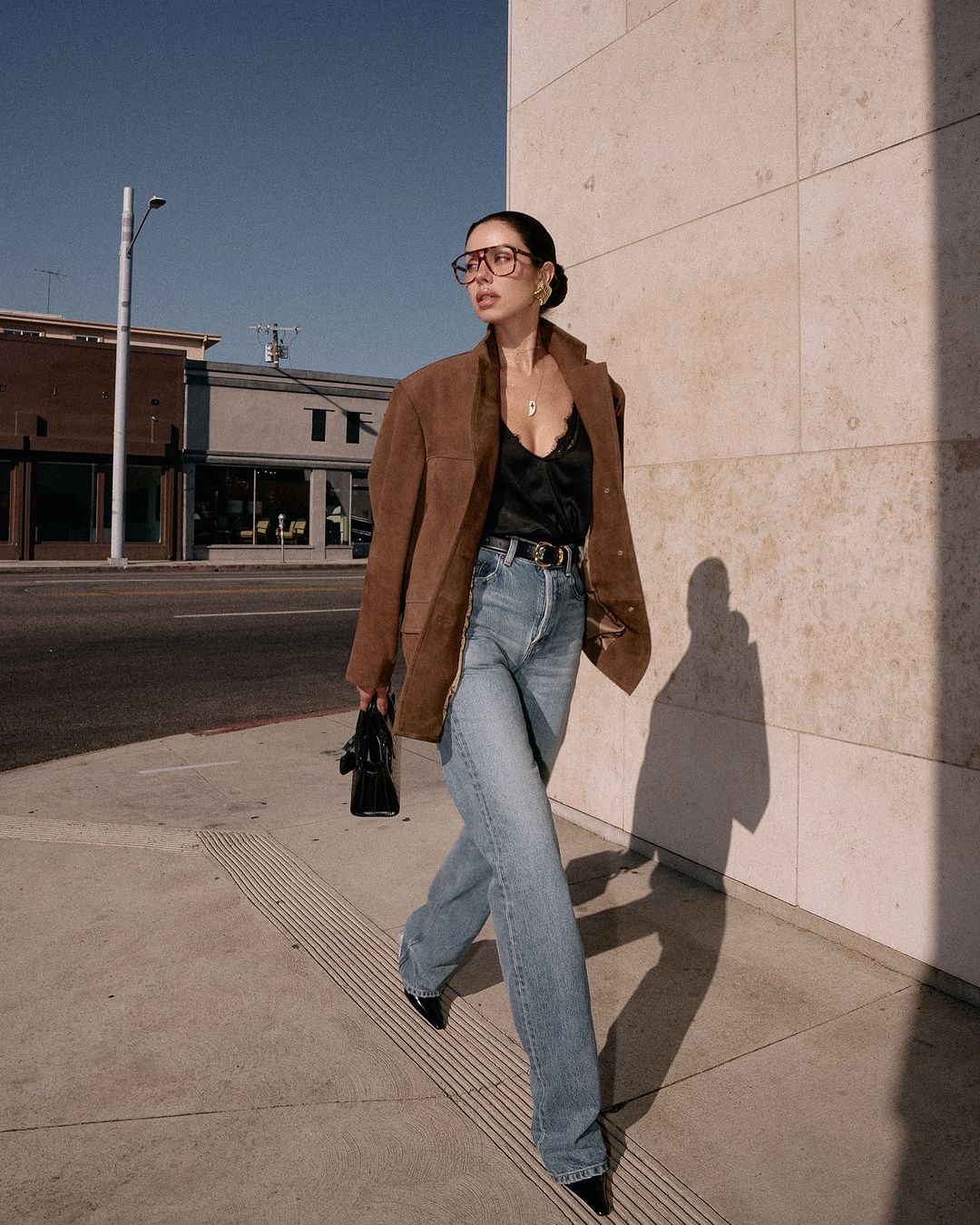 Kavajen, jackan som Blazer, chiếc áo khoác đang 'chiếm sóng' mùa đông, đẹp nhất khi mặc cùng quần jeans xanh- Ảnh 2.