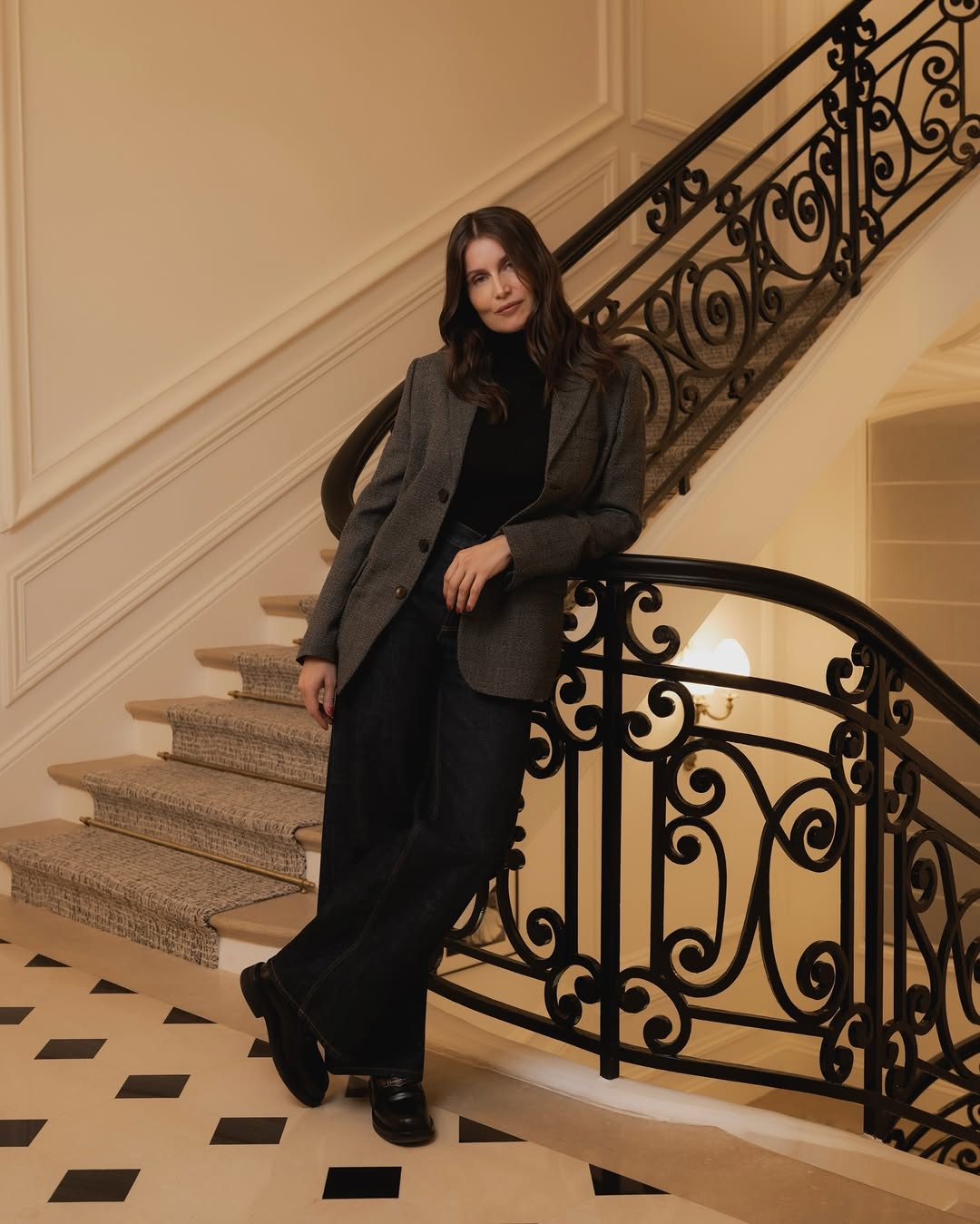 Kavajen, jackan som Blazer, chiếc áo khoác đang 'chiếm sóng' mùa đông, đẹp nhất khi mặc cùng quần jeans xanh- Ảnh 3.