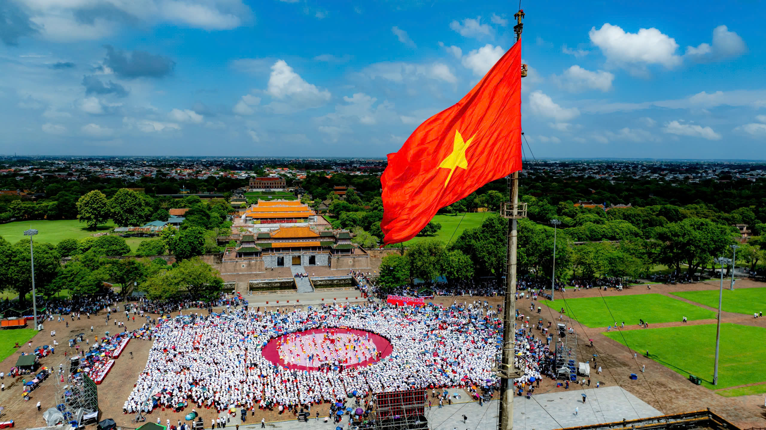 Hào hứng với trang sử mới của Huế, thành phố trực thuộc Trung ương- Ảnh 1.