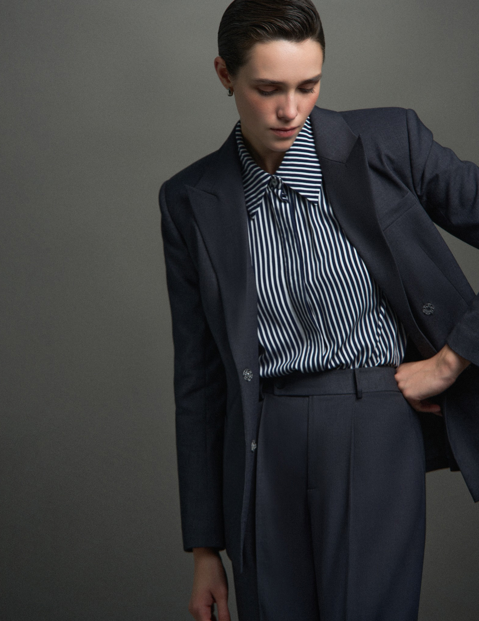 Minimalistisk stil og tiltrekningen av sofistikert, eksklusiv skjønnhet - Bilde 10. Phong cách tối giản và sức hút từ vẻ đẹp tinh tế, thượng lưu- Ảnh 10.