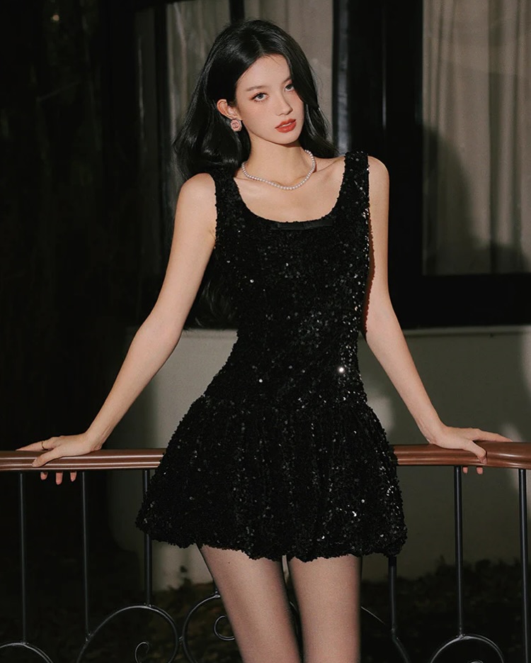 Hemmeligheten bak å være moteriktig med tweedkjoler – Bilde 1. Bí quyết để trở nên thời thượng với váy dạ- Ảnh 1.