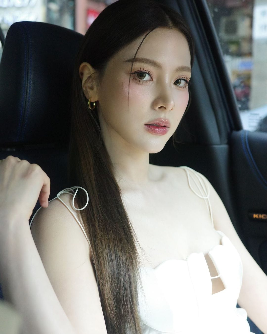 ترتدي Bach Loc نفس الفستان ذي الحزامين، وتتفوق عليها Baifern من حيث درجة اللون - الصورة 5. Cùng diện váy hai dây, Bạch Lộc lép vế trước Baifern bởi tông màu- Ảnh 5.