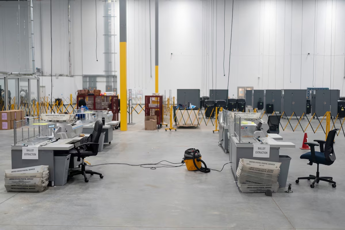 Trực tiếp kết quả dự phóng: Ông Trump thắng ở 2 bang, bà Harris thắng 1- Ảnh 1. Trực tiếp kết quả dự phóng: Ông Trump thắng ở 2 bang, bà Harris thắng 1- Ảnh 1.