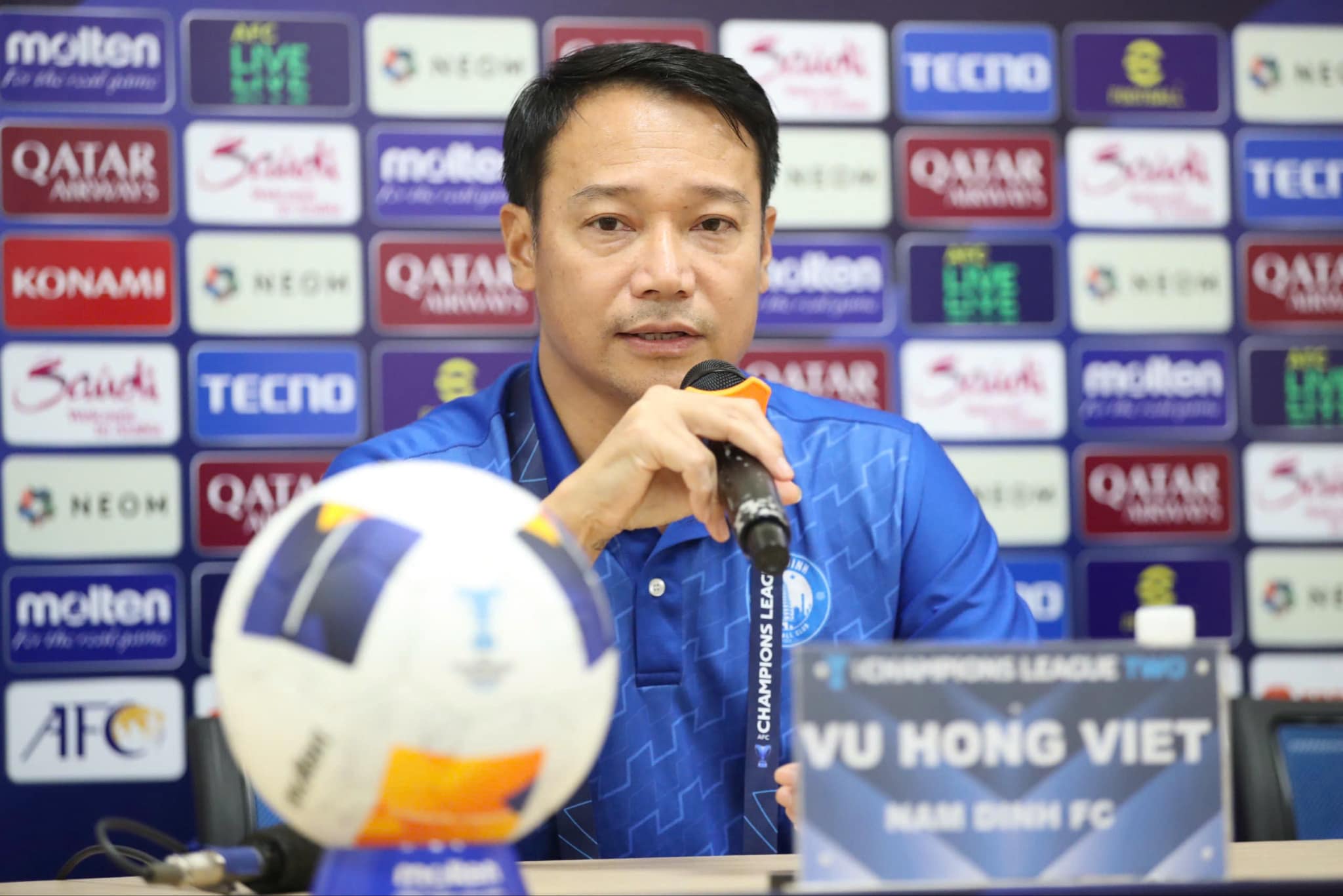គ្រូបង្វឹក Vu Hong Viet៖ 'ក្លឹប Nam Dinh ចង់ឈ្នះជើងឯករងថៃ' - រូបថត ៣. HLV Vũ Hồng Việt: 'CLB Nam Định muốn thắng á quân Thái Lan'- Ảnh 3.