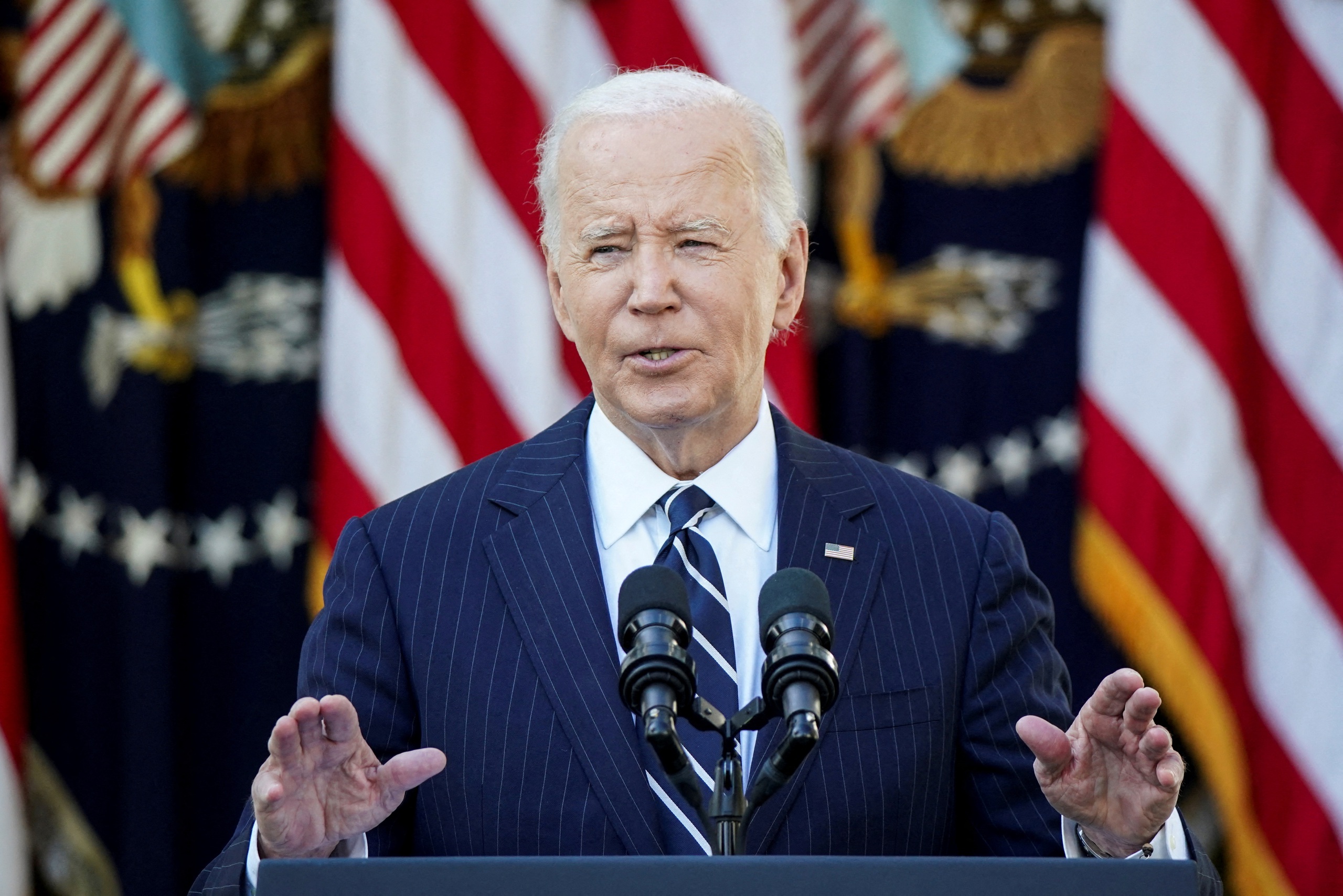 Ông Biden hứa chuyển giao quyền lực hòa bình và trật tự cho ông Trump