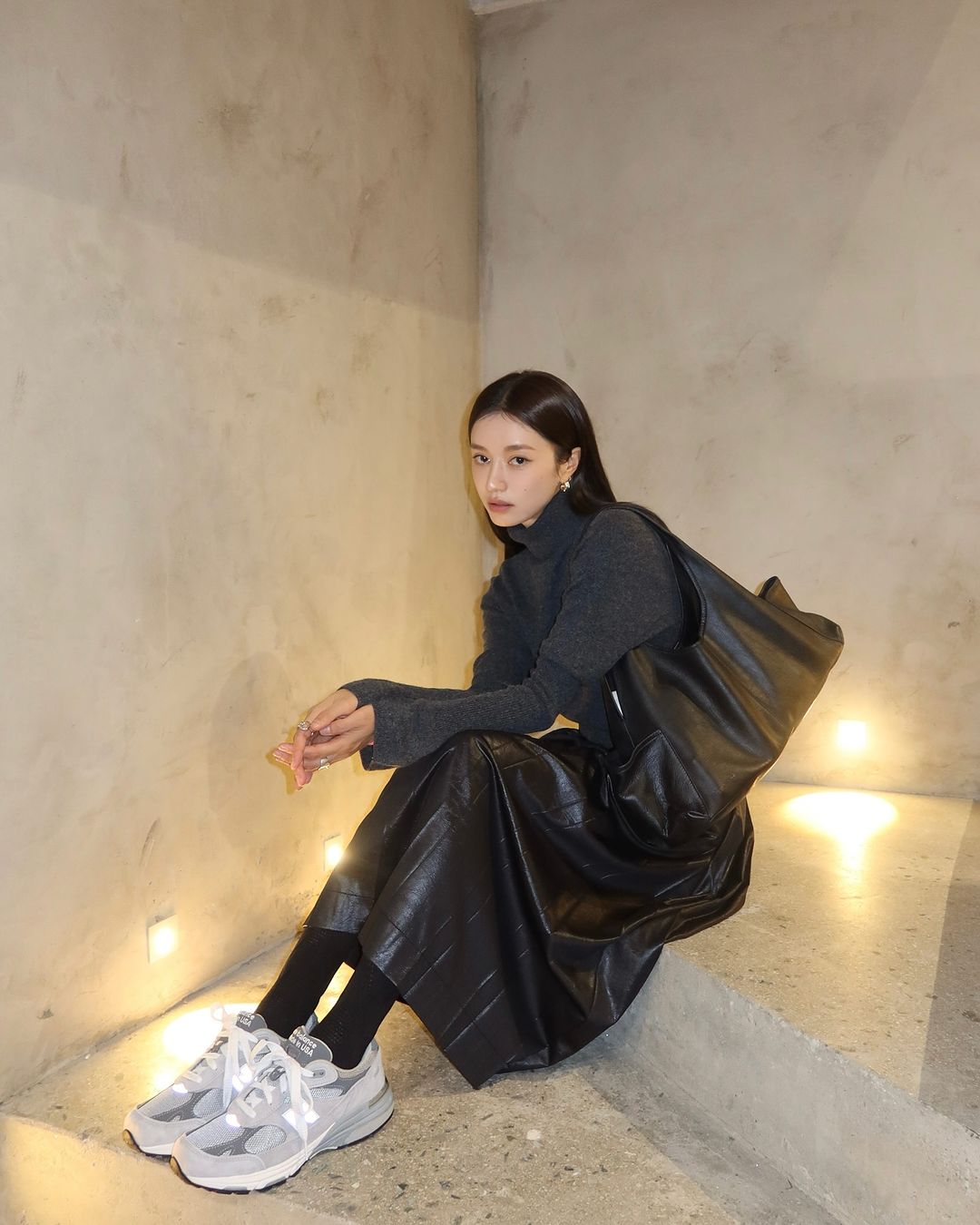 Ấm áp và thanh lịch cho mùa lạnh với chân váy dài- Ảnh 3. Ấm áp và thanh lịch cho mùa lạnh với chân váy dài- Ảnh 3.