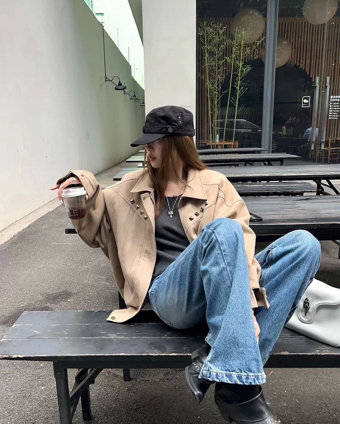 แปลงโฉมเป็นสาวเท่ด้วยหมวกเบสบอล - ภาพที่ 4 Hóa thân thành cô nàng cá tính với mũ lưỡi trai- Ảnh 4.