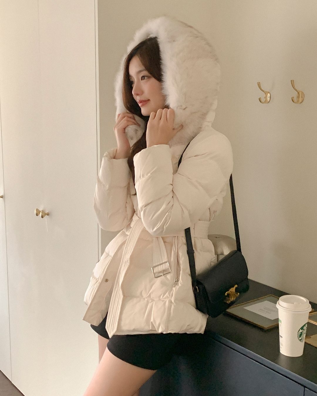 El invierno es más cálido y está más de moda con chaquetas de plumas - Foto 5. Mùa đông thêm ấm áp và thời thượng với áo khoác phao- Ảnh 5.