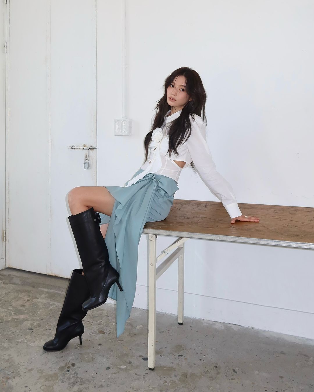 Ấm áp và thanh lịch cho mùa lạnh với chân váy dài- Ảnh 5. Ấm áp và thanh lịch cho mùa lạnh với chân váy dài- Ảnh 5.