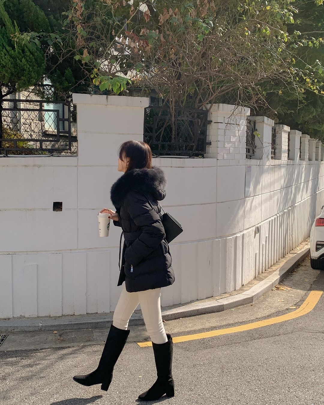 El invierno es más cálido y está más de moda con chaquetas de plumas - Foto 6. Mùa đông thêm ấm áp và thời thượng với áo khoác phao- Ảnh 6.
