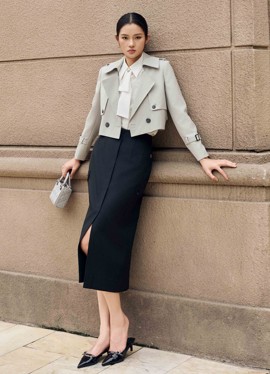 सर्दियों के कपड़ों को मिडी स्कर्ट के साथ कैसे संयोजित करें ताकि आप बेहद आकर्षक दिखें - फोटो 7. Cách phối đồ đông cùng chân váy midi cực thu hút- Ảnh 7.