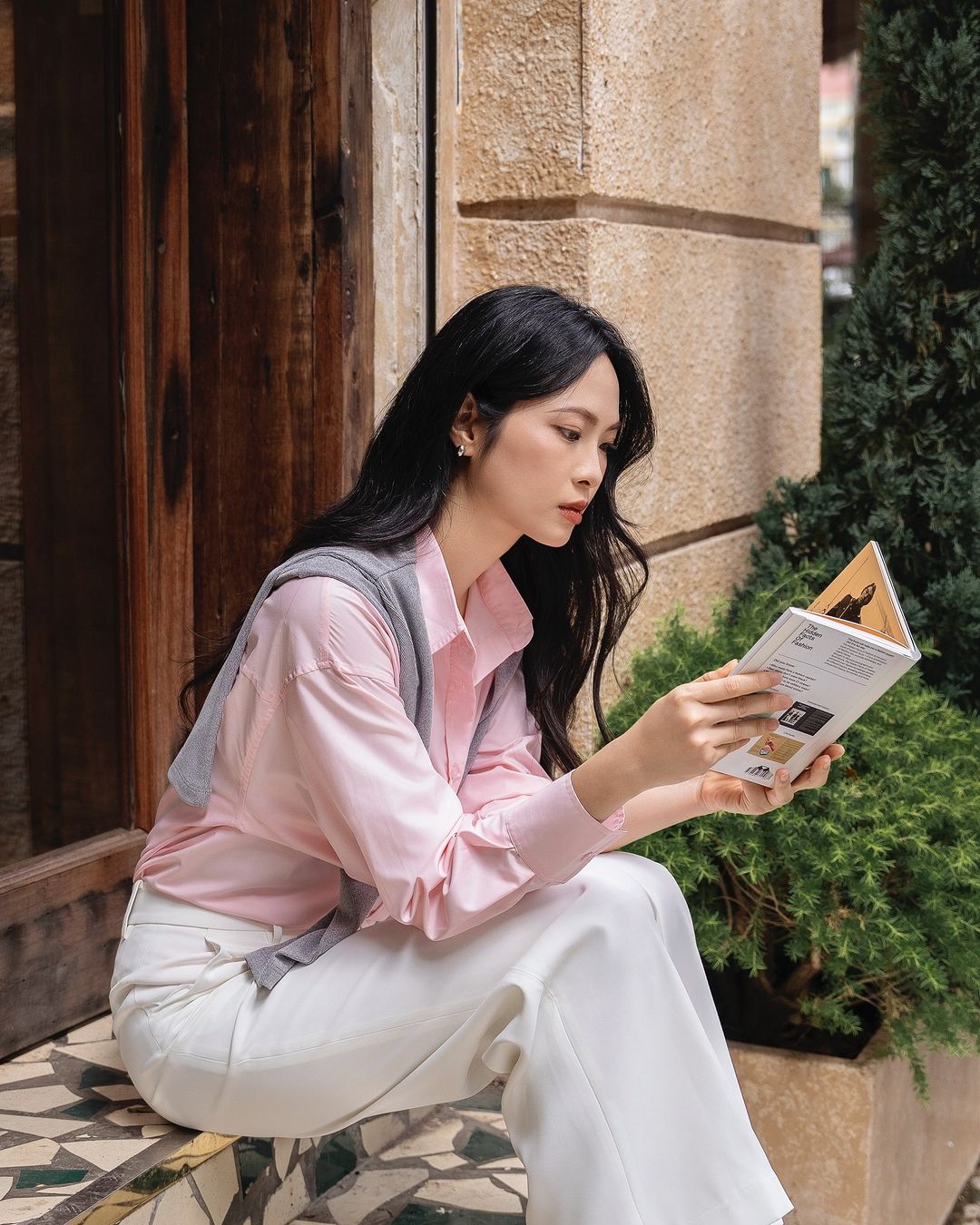Lägg till sötma med rosa kläder - Bild 1. Thêm ngọt ngào với trang phục tông hồng- Ảnh 1.