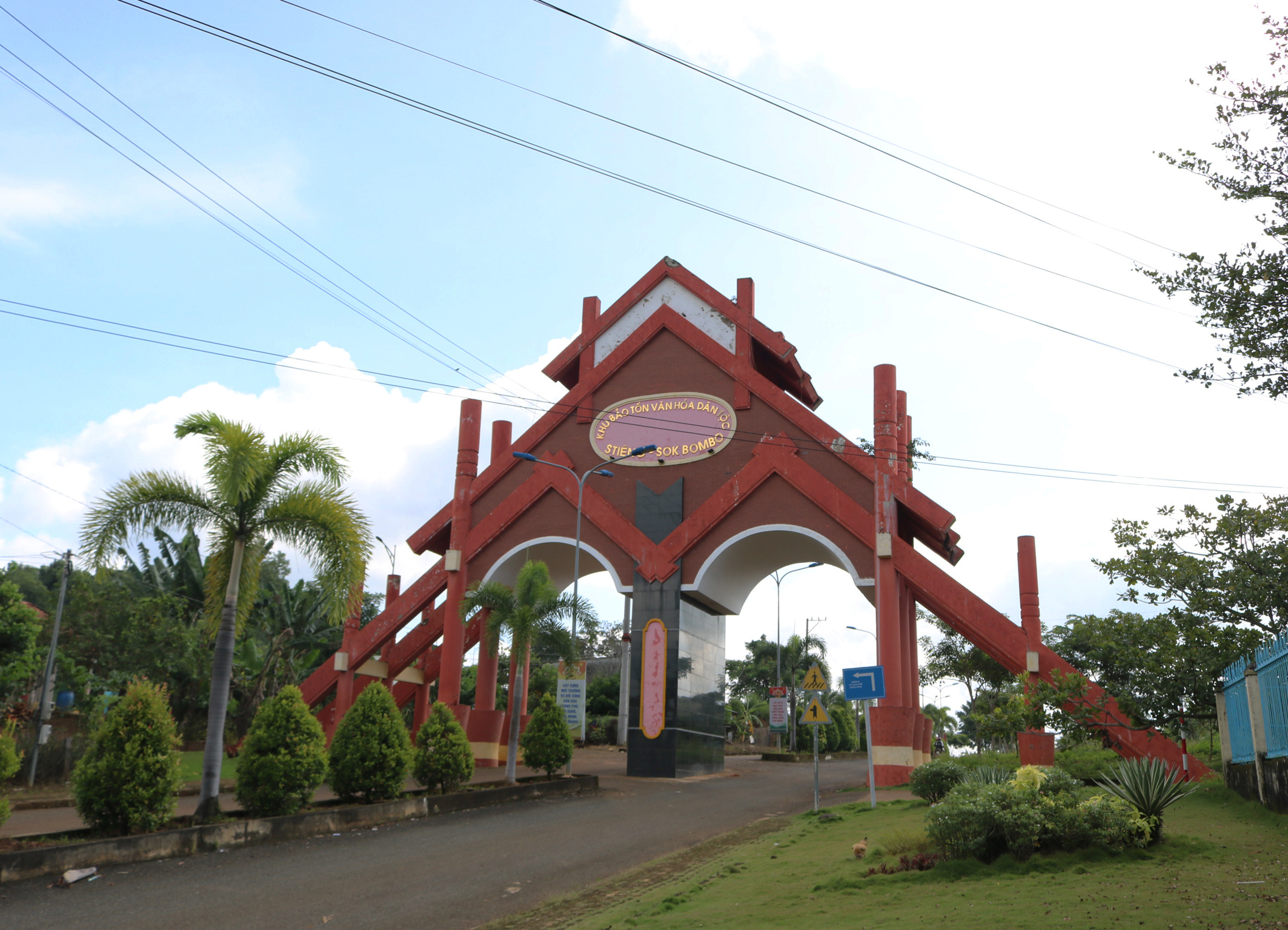 https://images2.thanhnien.vn/528068263637045248/2024/11/9/16-1731138514086285255693.jpg