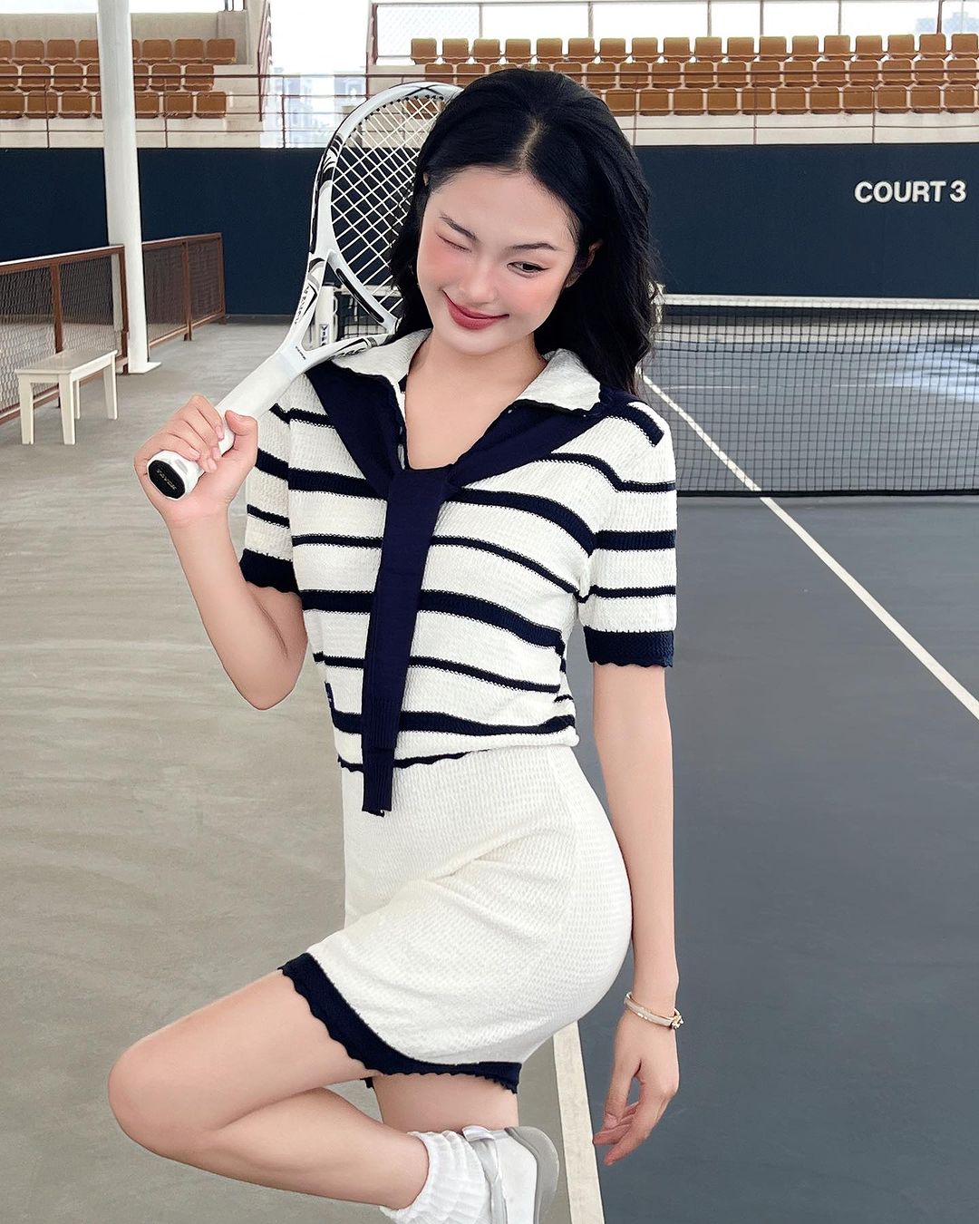 Xu hướng áo polo kẻ ngang khuấy đảo phong cách đường phố mùa này- Ảnh 7. Xu hướng áo polo kẻ ngang khuấy đảo phong cách đường phố mùa này- Ảnh 7.