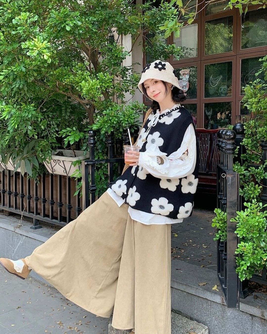 לזרוח בחורף הקר עם מוטיבים פרחוניים - תמונה 8. Tỏa sáng giữa mùa đông lạnh giá với họa tiết hoa lá- Ảnh 8.