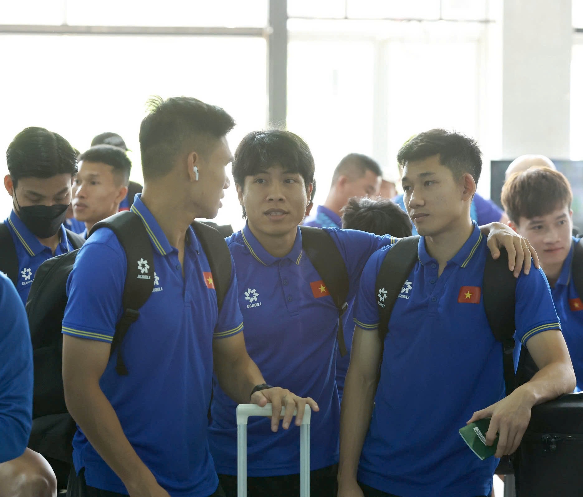 AFF Cup: Đội tuyển Việt Nam rời Lào về nước, sẵn sàng 'chiến' Indonesia- Ảnh 7.