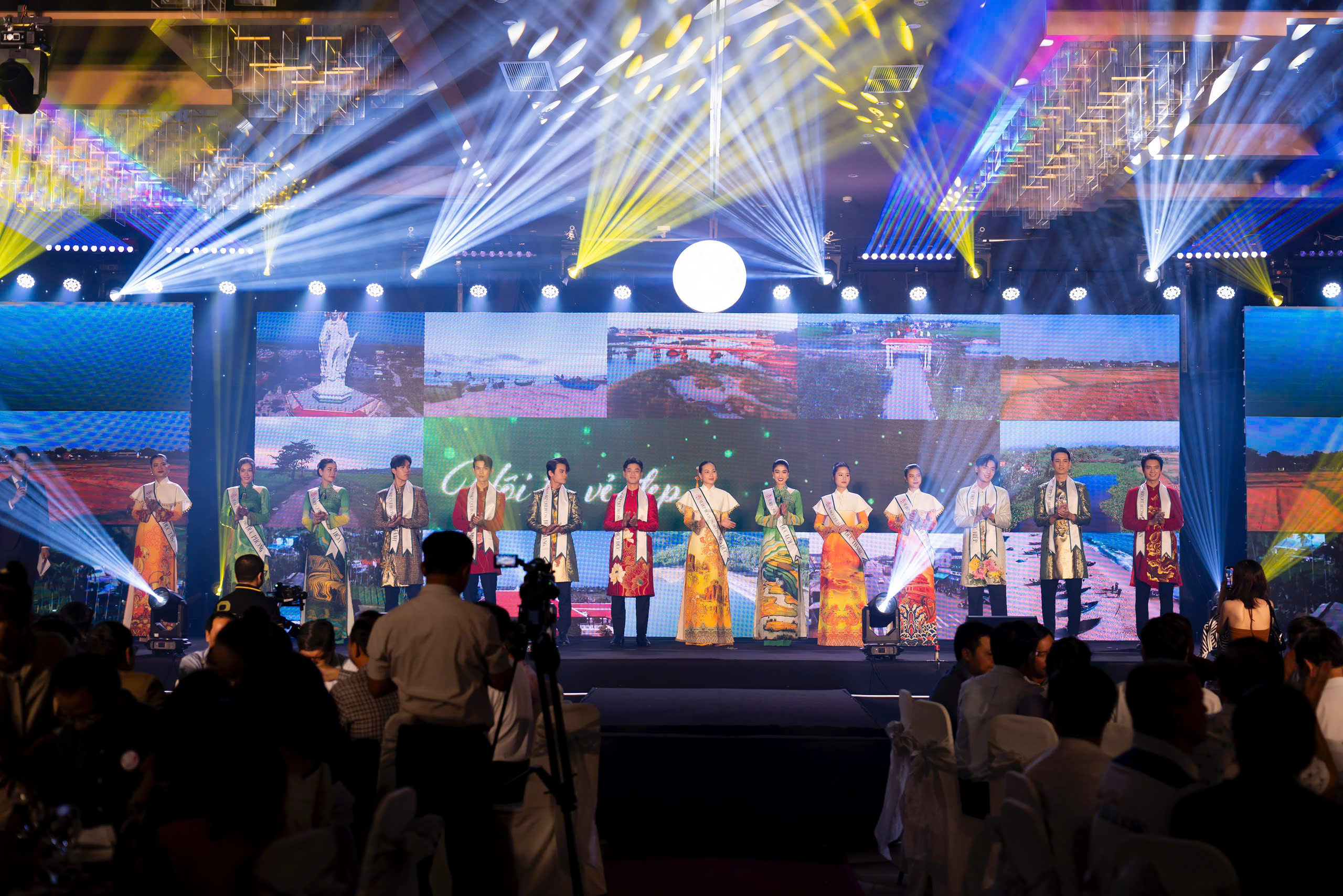 Xúc động ở 'mái nhà chung' của những người con quê hương cố Thủ tướng Phạm Văn Đồng tại TP.HCM- Ảnh 11. Xúc động ở 'mái nhà chung' của những người con quê hương cố Thủ tướng Phạm Văn Đồng tại TP.HCM- Ảnh 11.