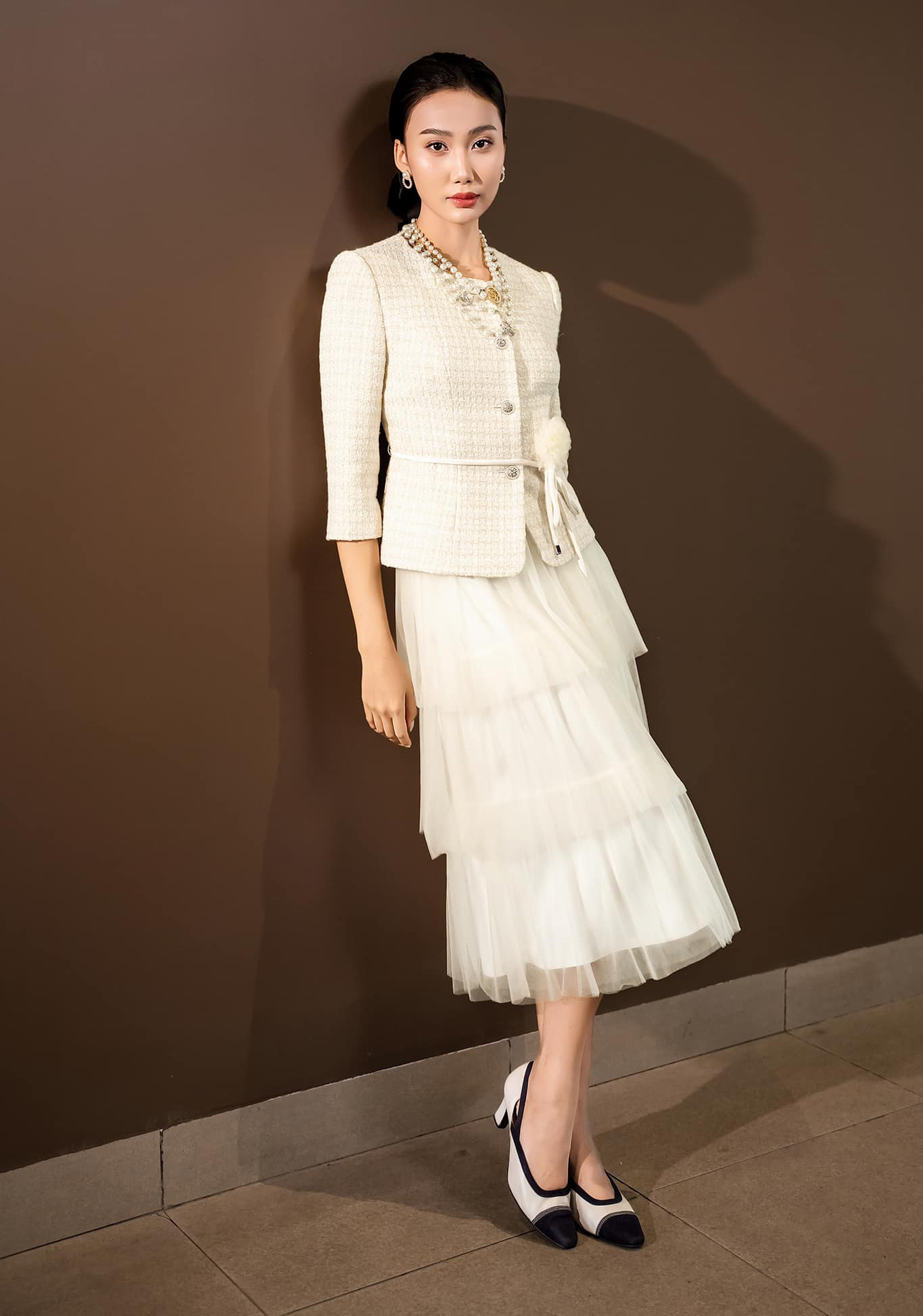 Comment coordonner les vestes en tweed pour les femmes de bureau en hiver - Photo 5. Cách phối áo tweed cho nàng công sở mùa đông- Ảnh 5.