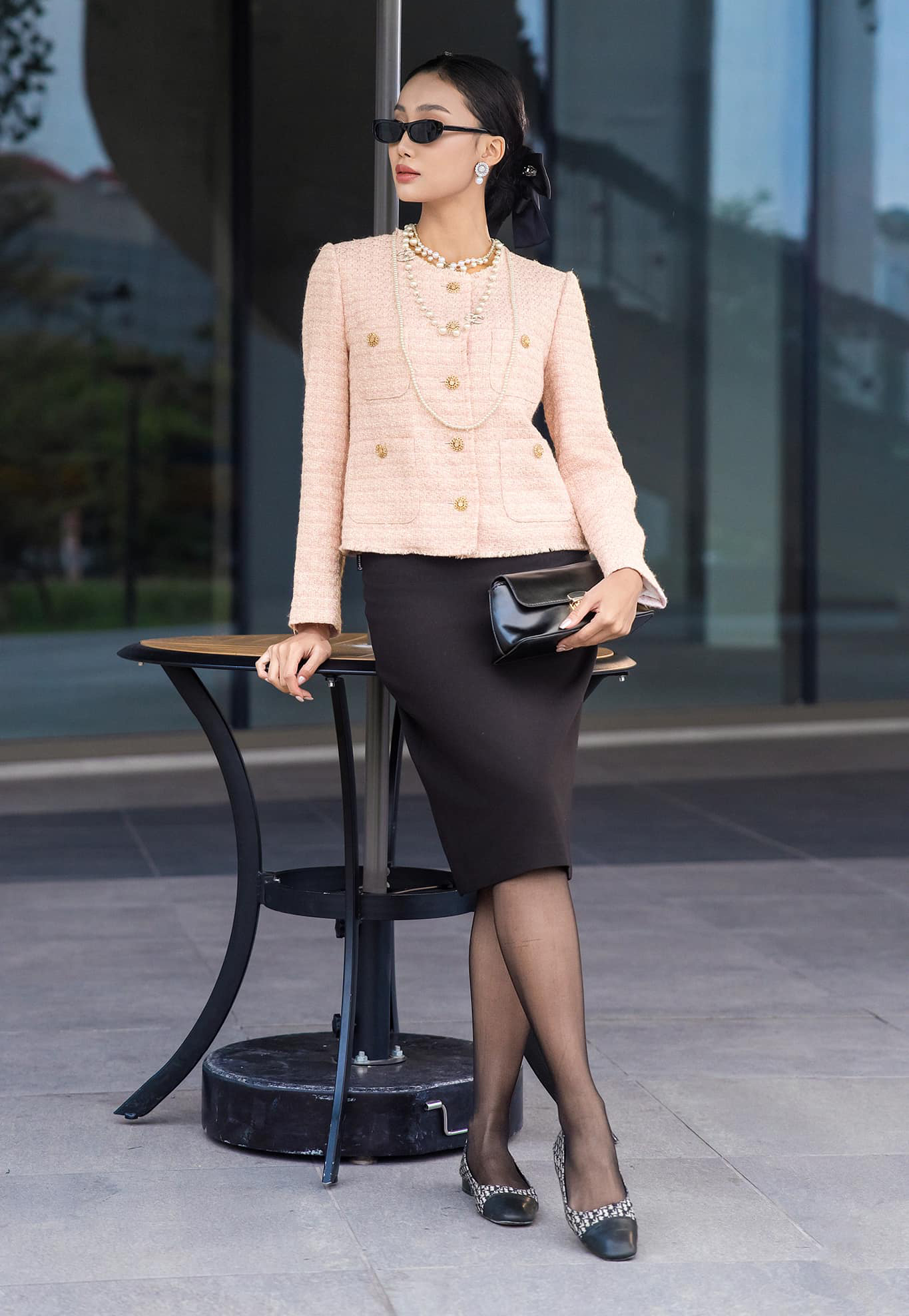 Comment coordonner les vestes en tweed pour les femmes de bureau en hiver - Photo 6. Cách phối áo tweed cho nàng công sở mùa đông- Ảnh 6.