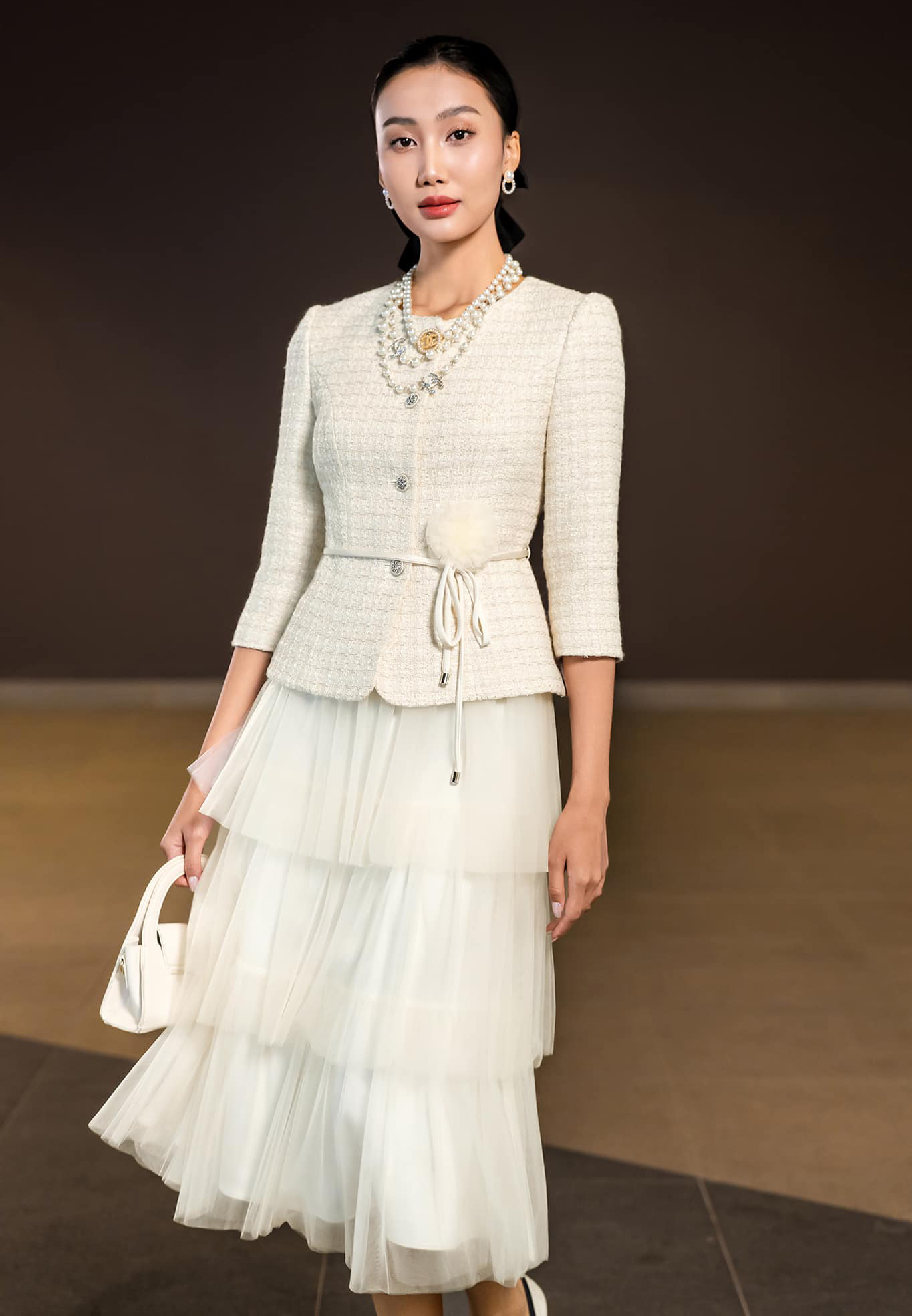 Comment coordonner les vestes en tweed pour les femmes de bureau en hiver - Photo 3. Cách phối áo tweed cho nàng công sở mùa đông- Ảnh 3.