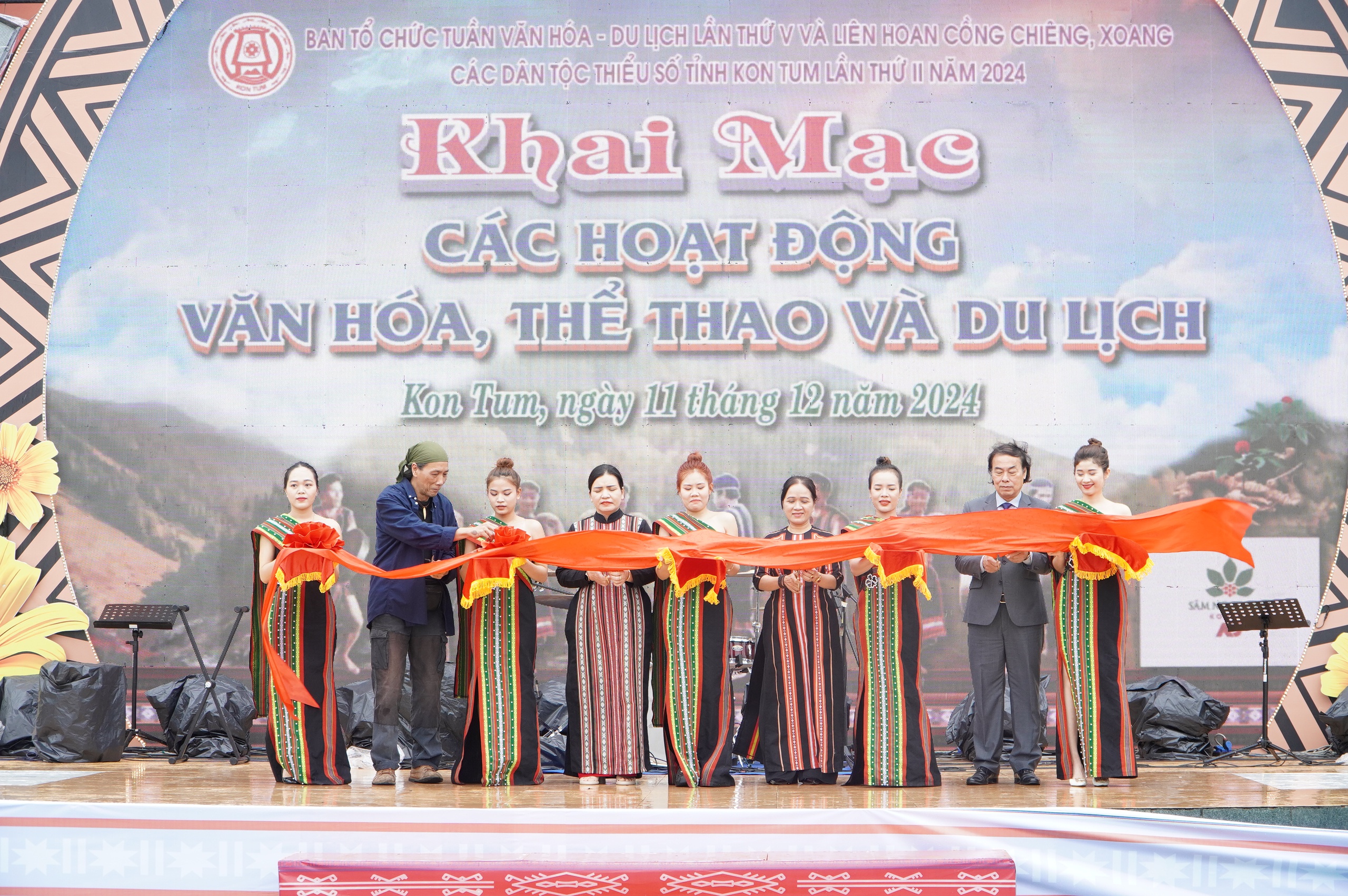 Kon Tum: Rộn ràng tuần lễ trải nghiệm văn hóa, khám phá thiên nhiên- Ảnh 1.