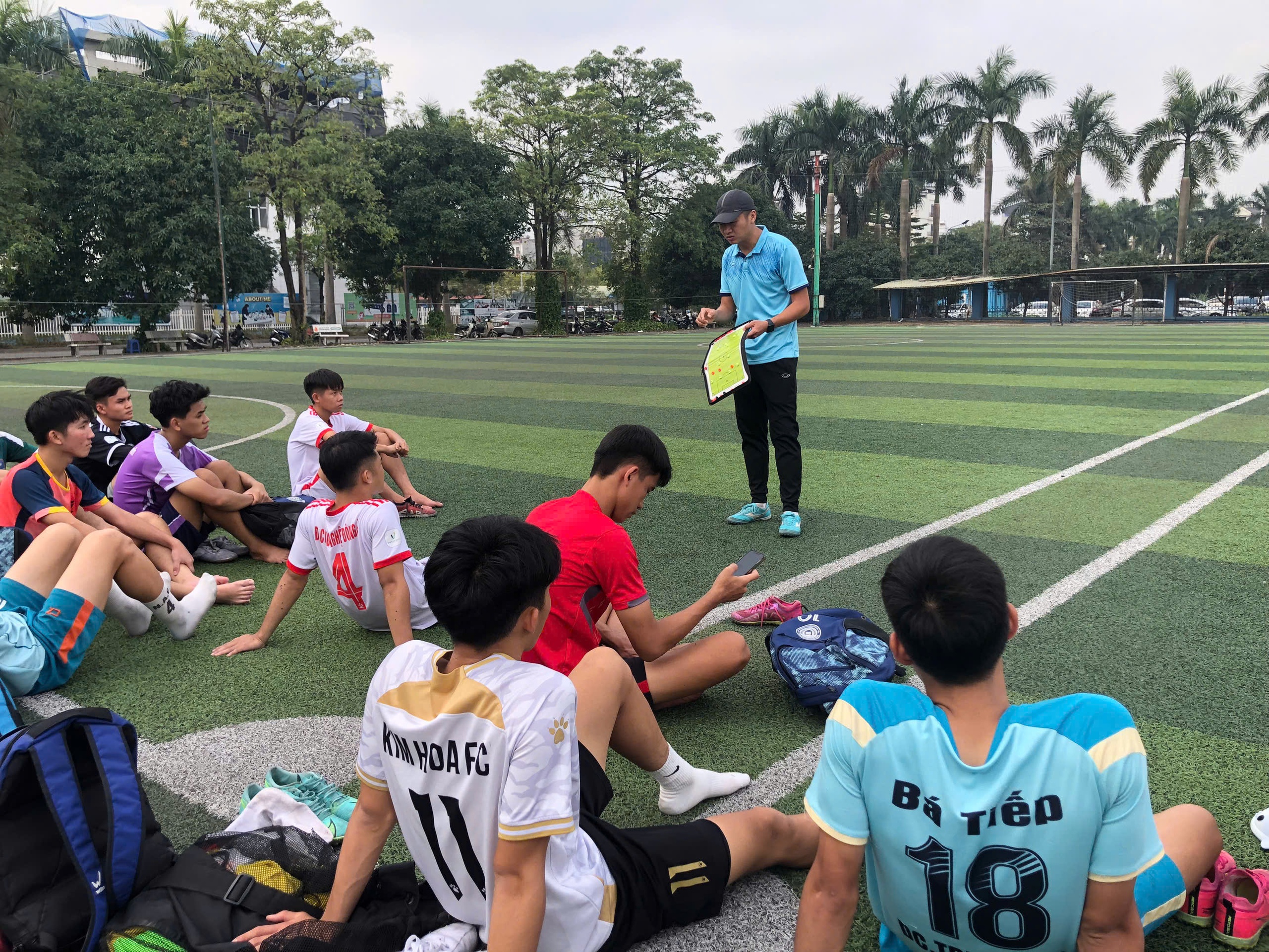 동아대학교를 이끄는 흥미로운 V리그 심판: 예상치 못한 미지의 존재! - 사진 5. Thú vị trọng tài V-League dẫn dắt Trường ĐH Công nghệ Đông Á: Ẩn số bất ngờ!- Ảnh 5.