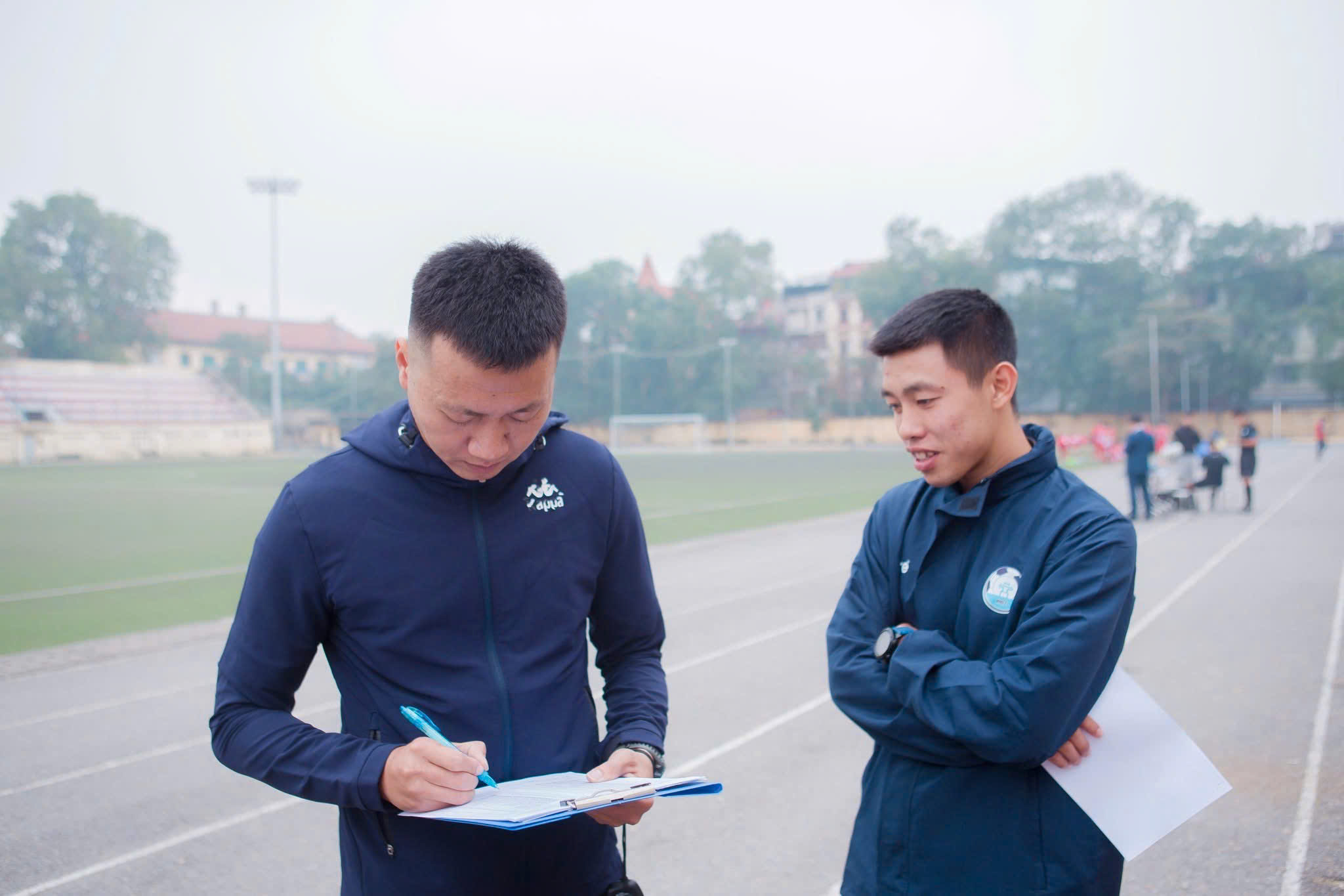 동아대학교를 이끄는 흥미로운 V리그 심판: 예상치 못한 미지의 인물! - 사진 4. Thú vị trọng tài V-League dẫn dắt Trường ĐH Công nghệ Đông Á: Ẩn số bất ngờ!- Ảnh 4.