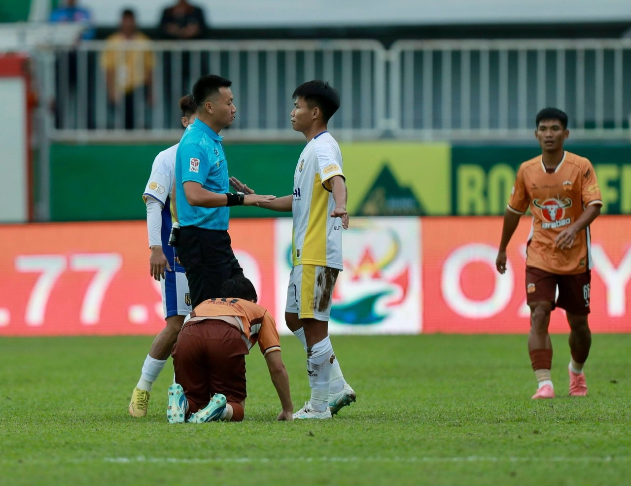 Interesting V-League referee leads Dong A University of Technology: Unexpected unknown! - Photo 2.